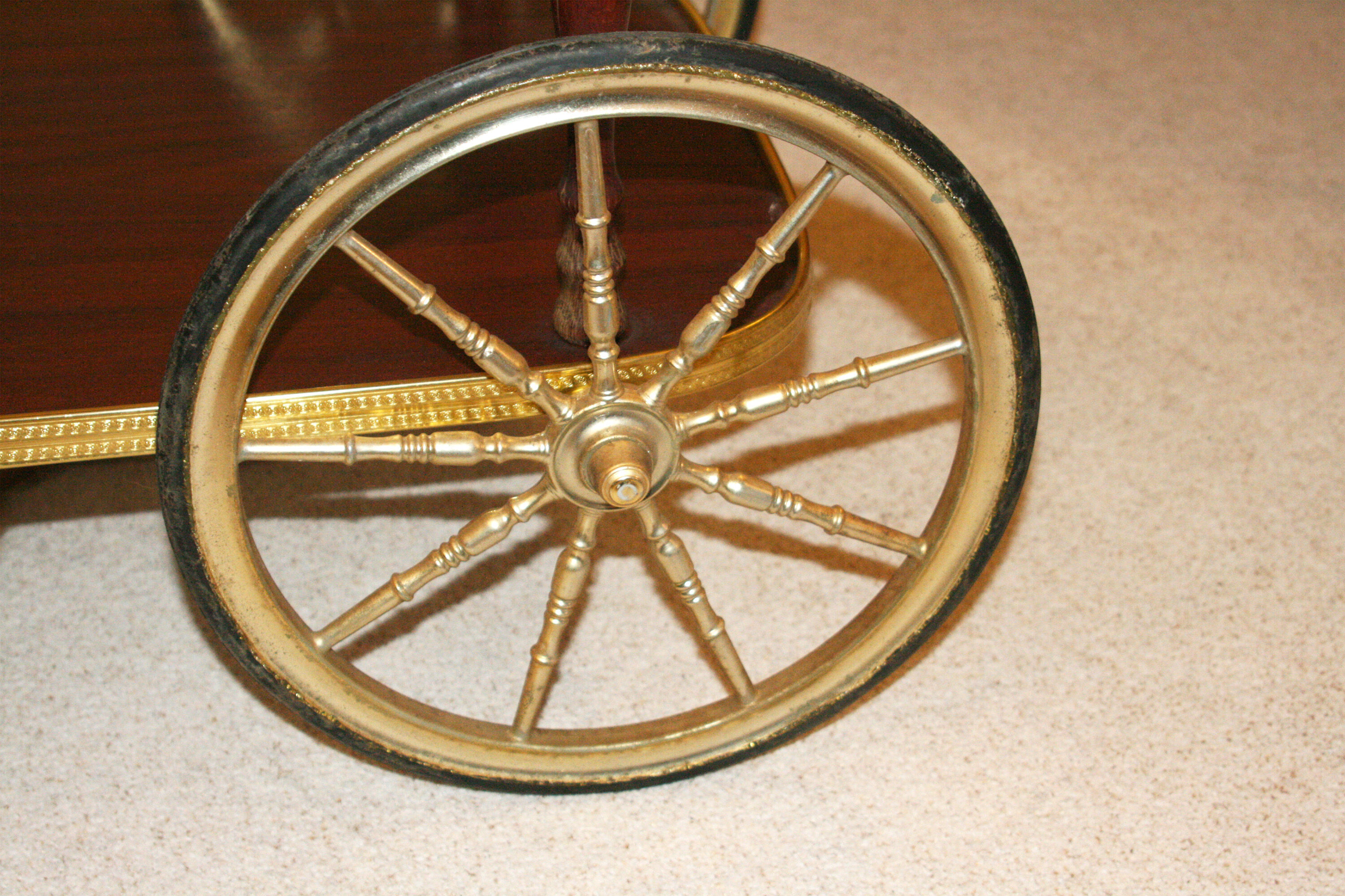 Desserte vintage à roulette