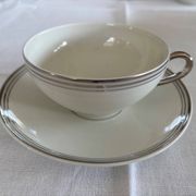 Service à thé en porcelaine Limoges Charles Ahrenfeldt filet argent Belle É