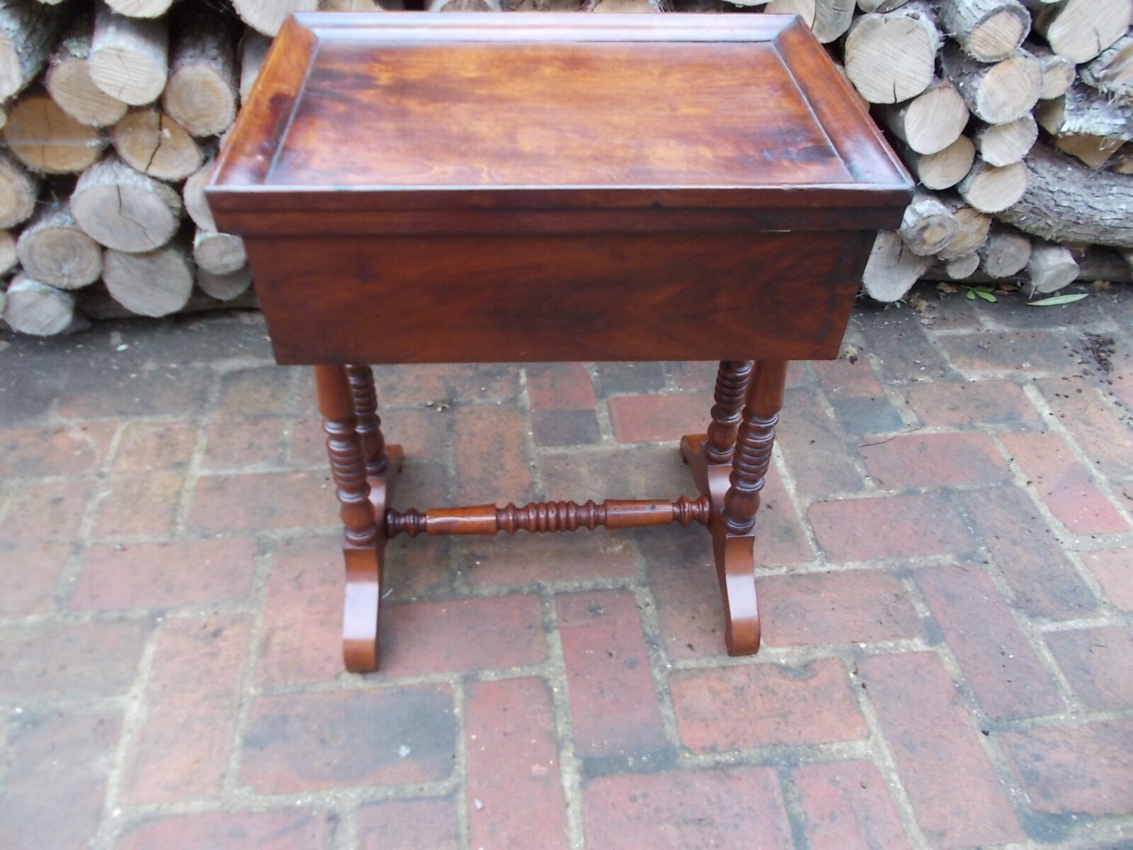 Worker side table / dressing table