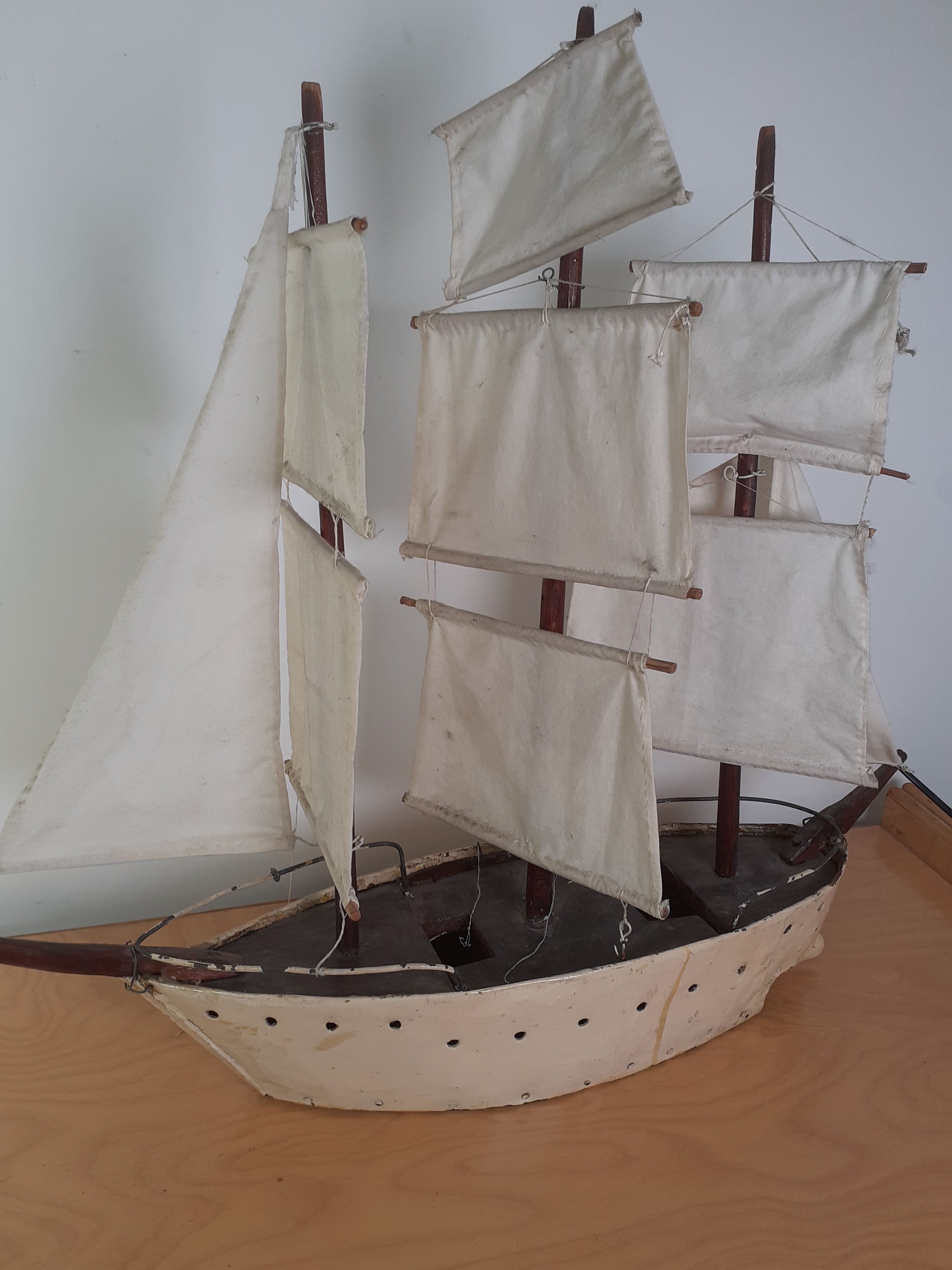 Model of sailboat 3 masts navigable bois blanc