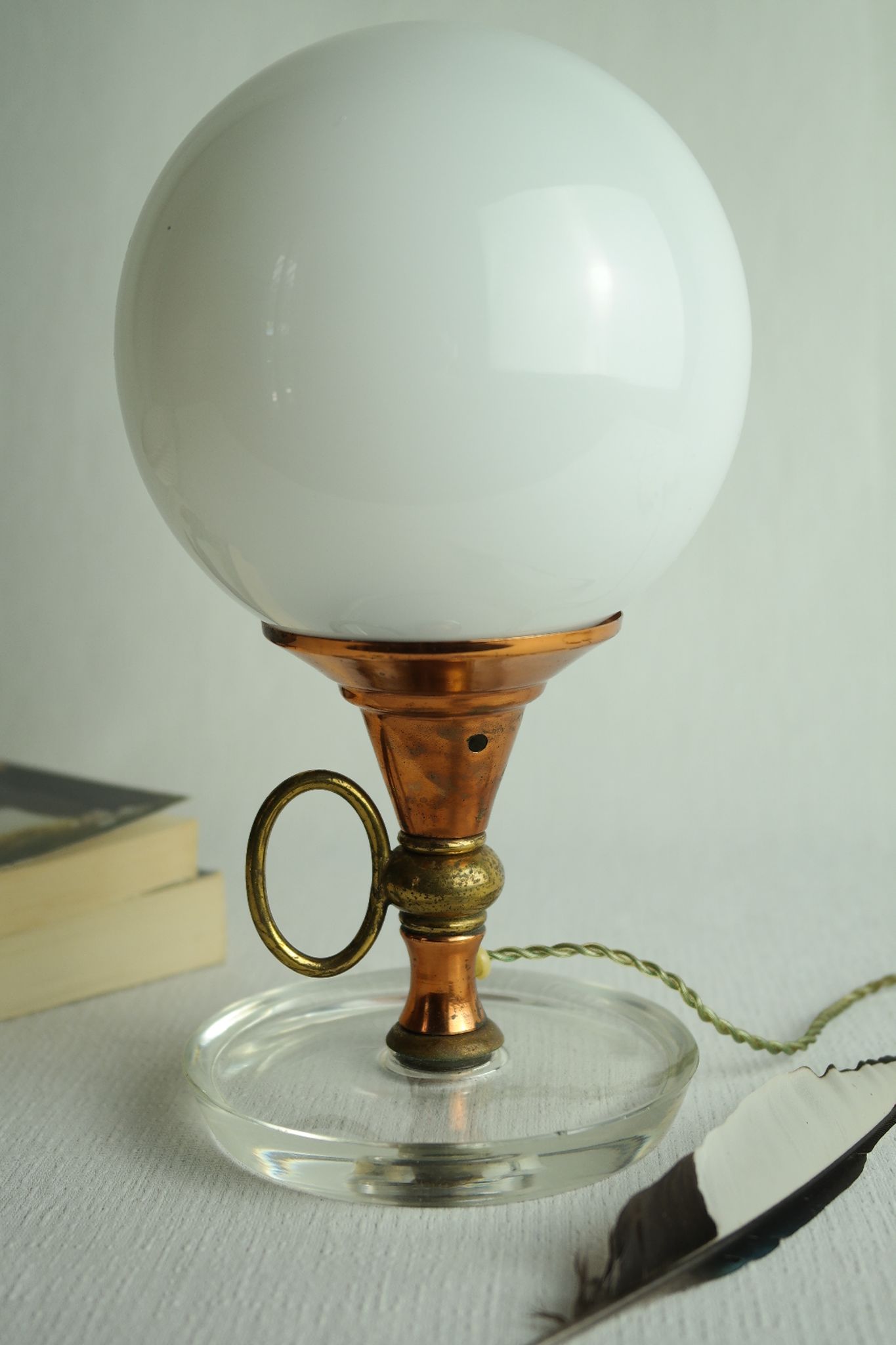 Lampe globe verre cuivre et laiton vintage