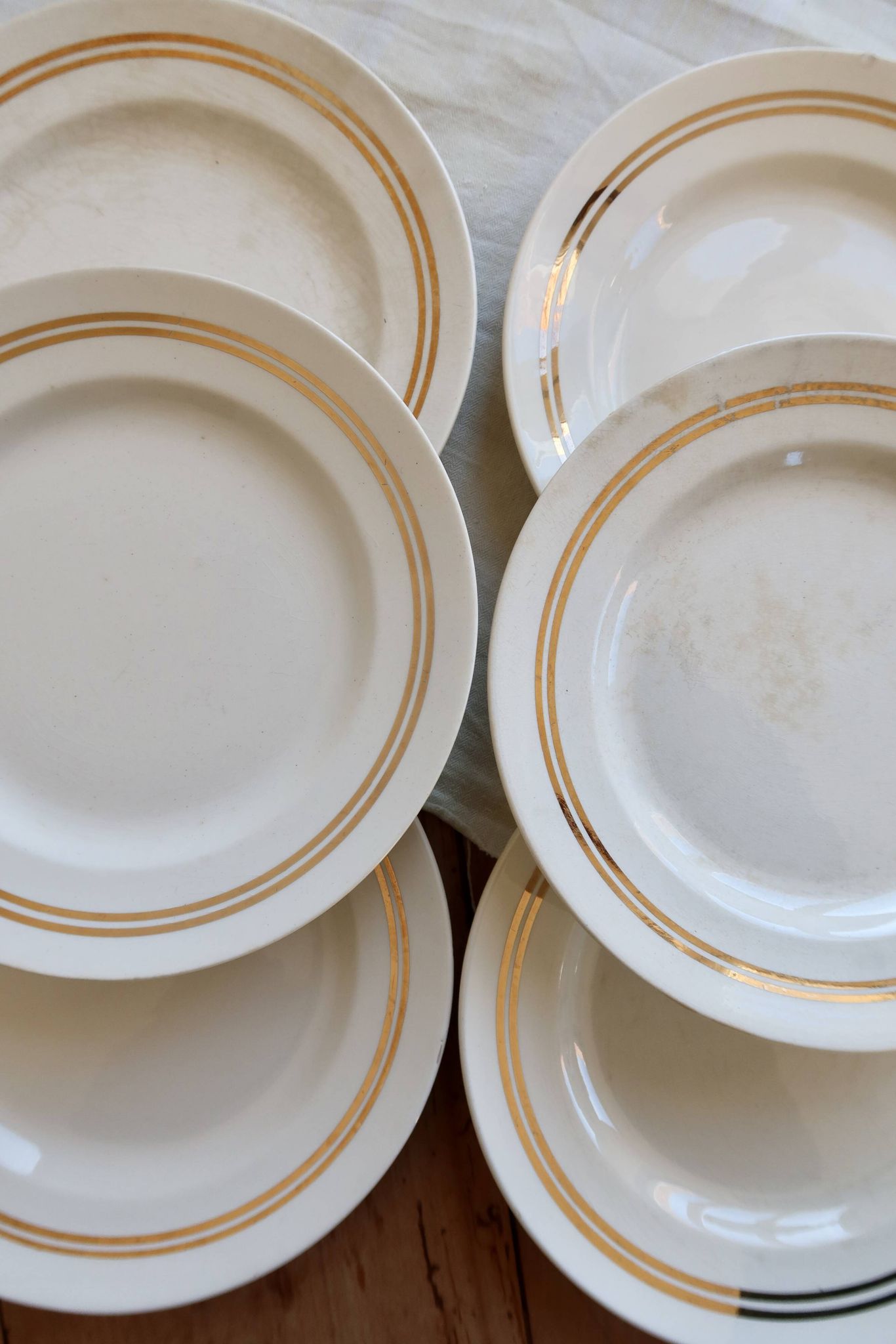 6 plates vintage faïence ivoire liserées dorés