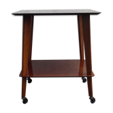Serving table