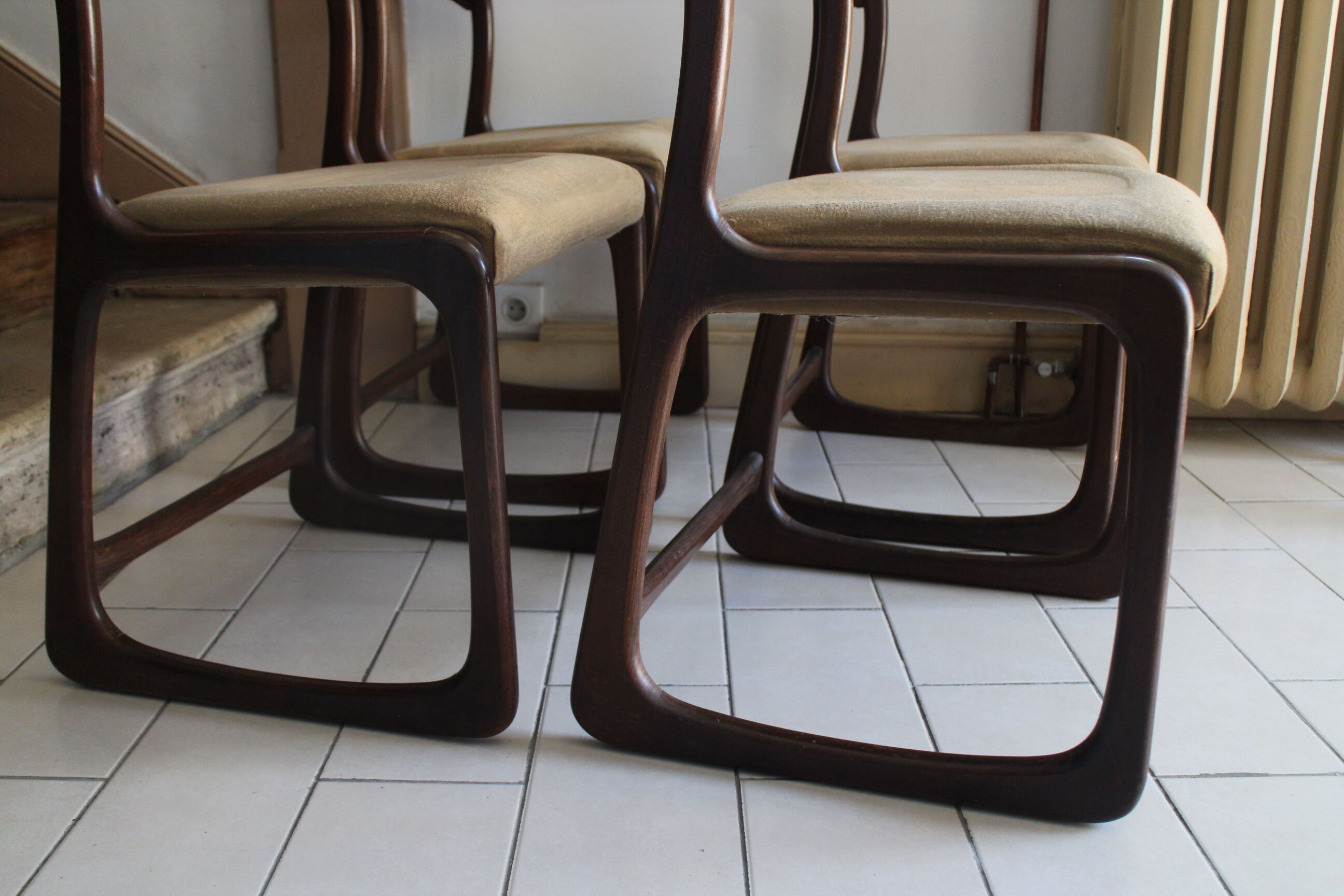 Série de 4 chaises traineau Baumann