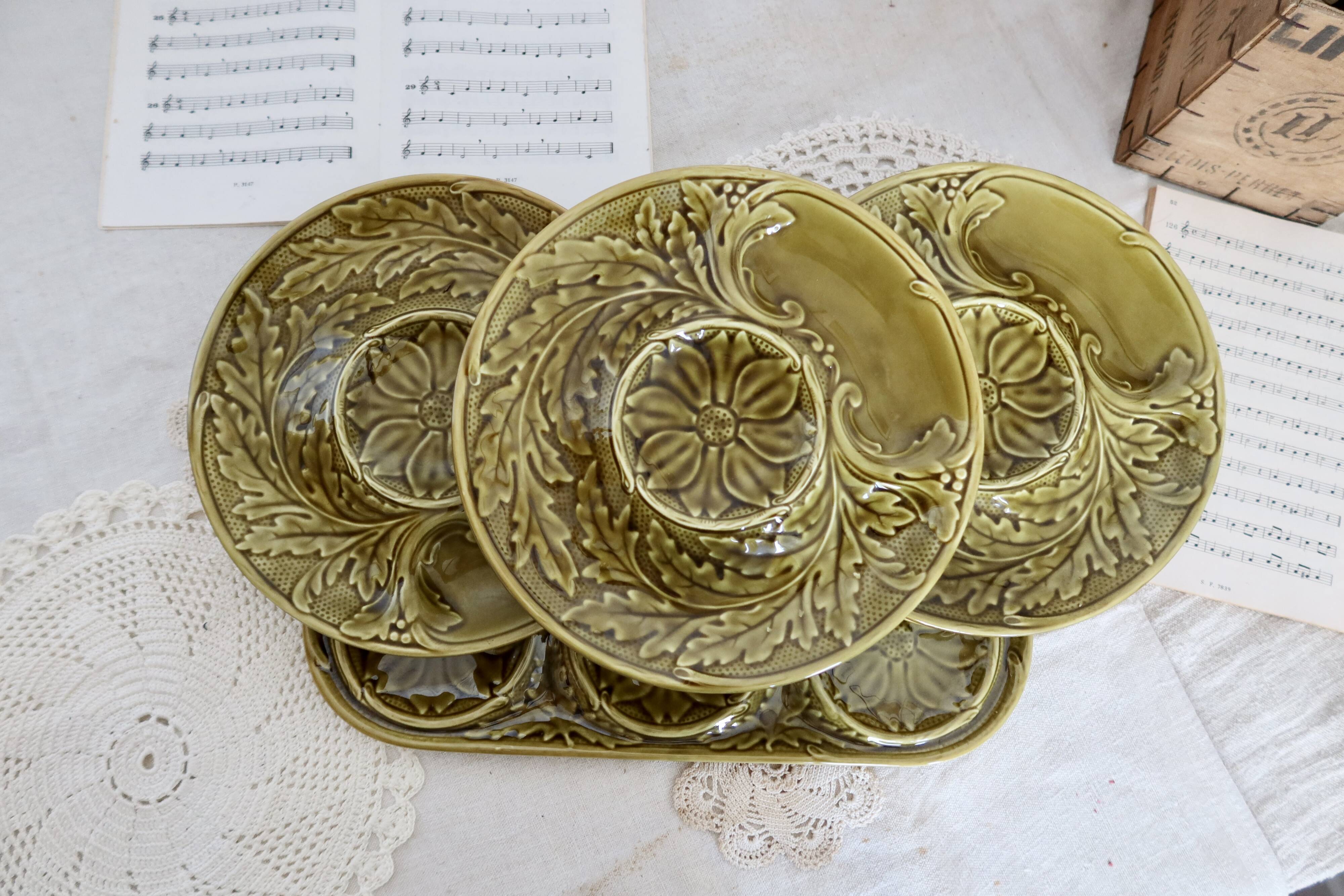 Gien 1960s 7-piece barbotine artichoke tableware set