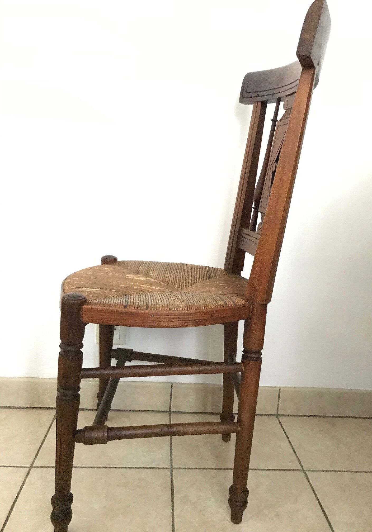 Former Directory-style chair with fleur de lily seating mulch 19th