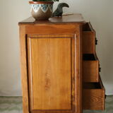 Country chest of drawers in vintage solid oak
