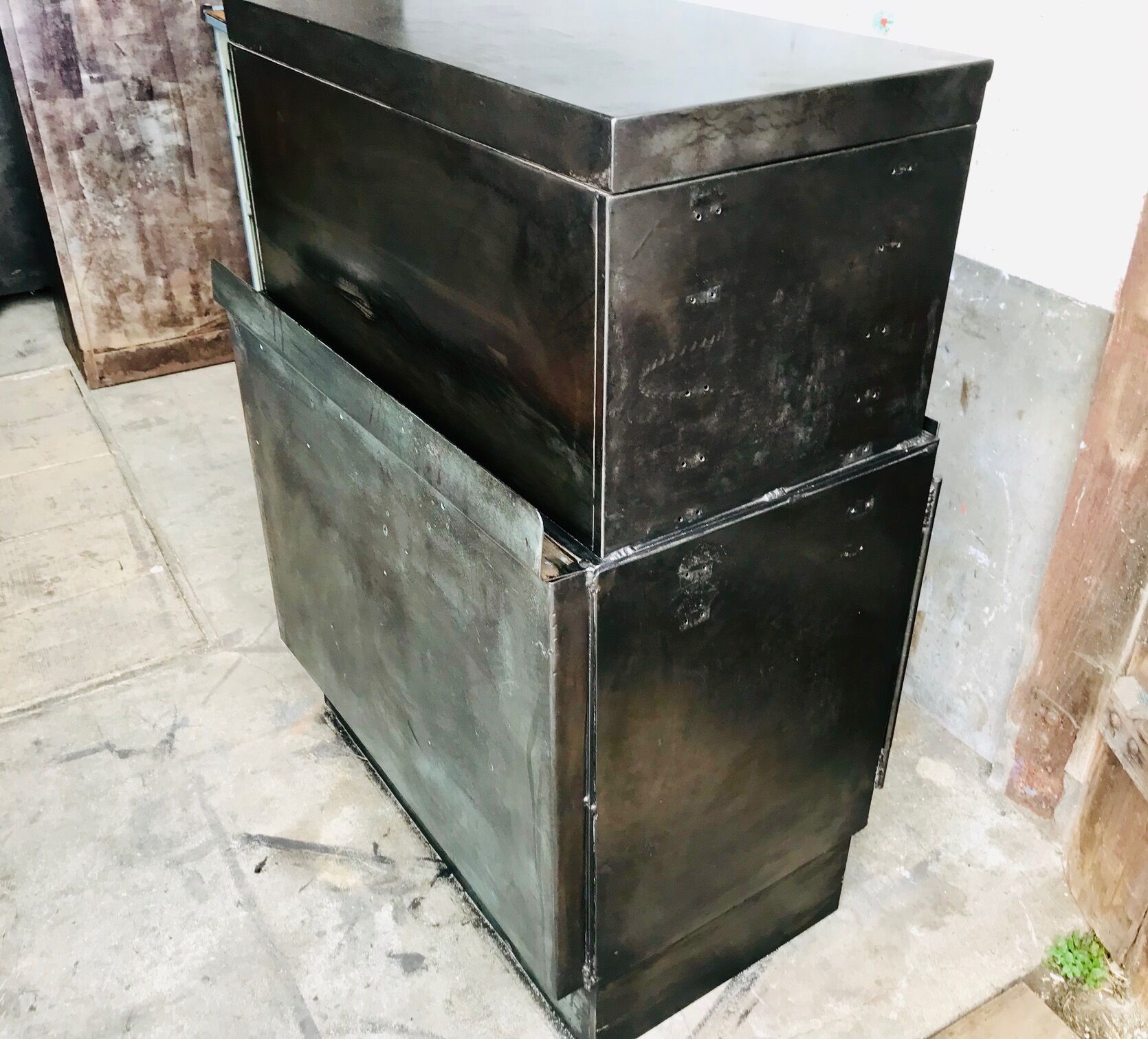 Metal workshop cabinet