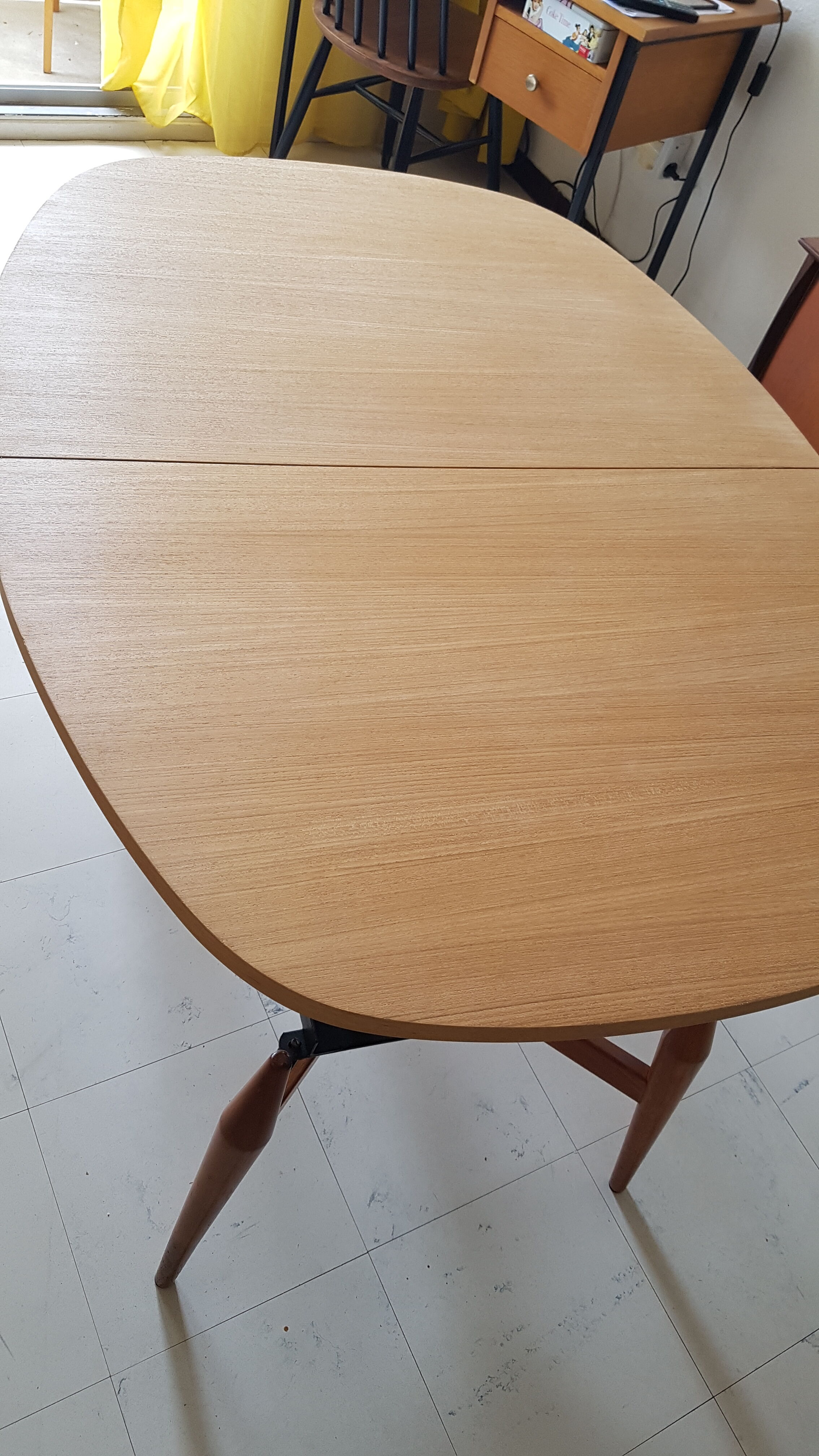 Smorrebrod-style transformable coffee table in teak