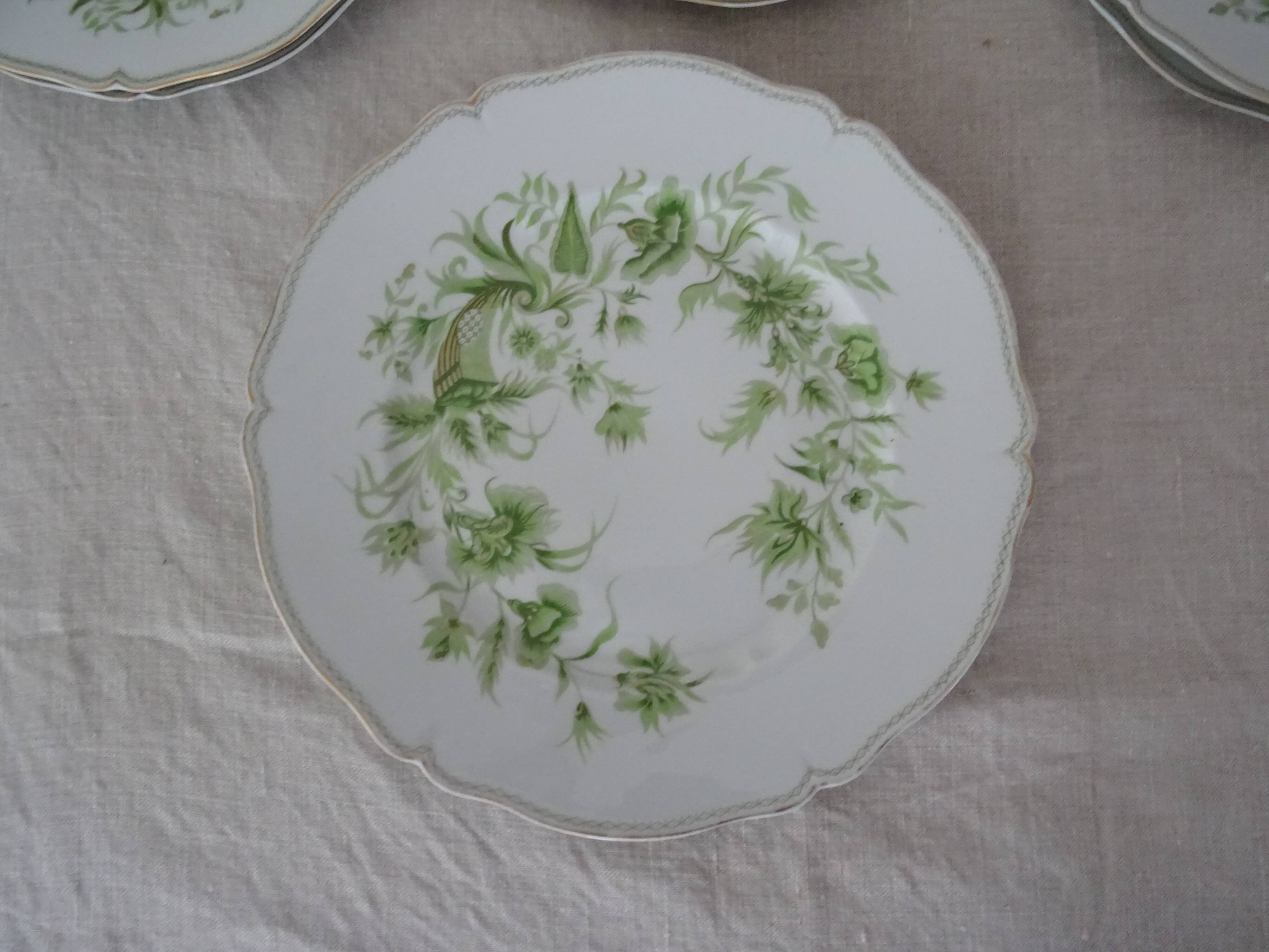 6 flat plates and 1 round dish haviland limoges with green and gold horn