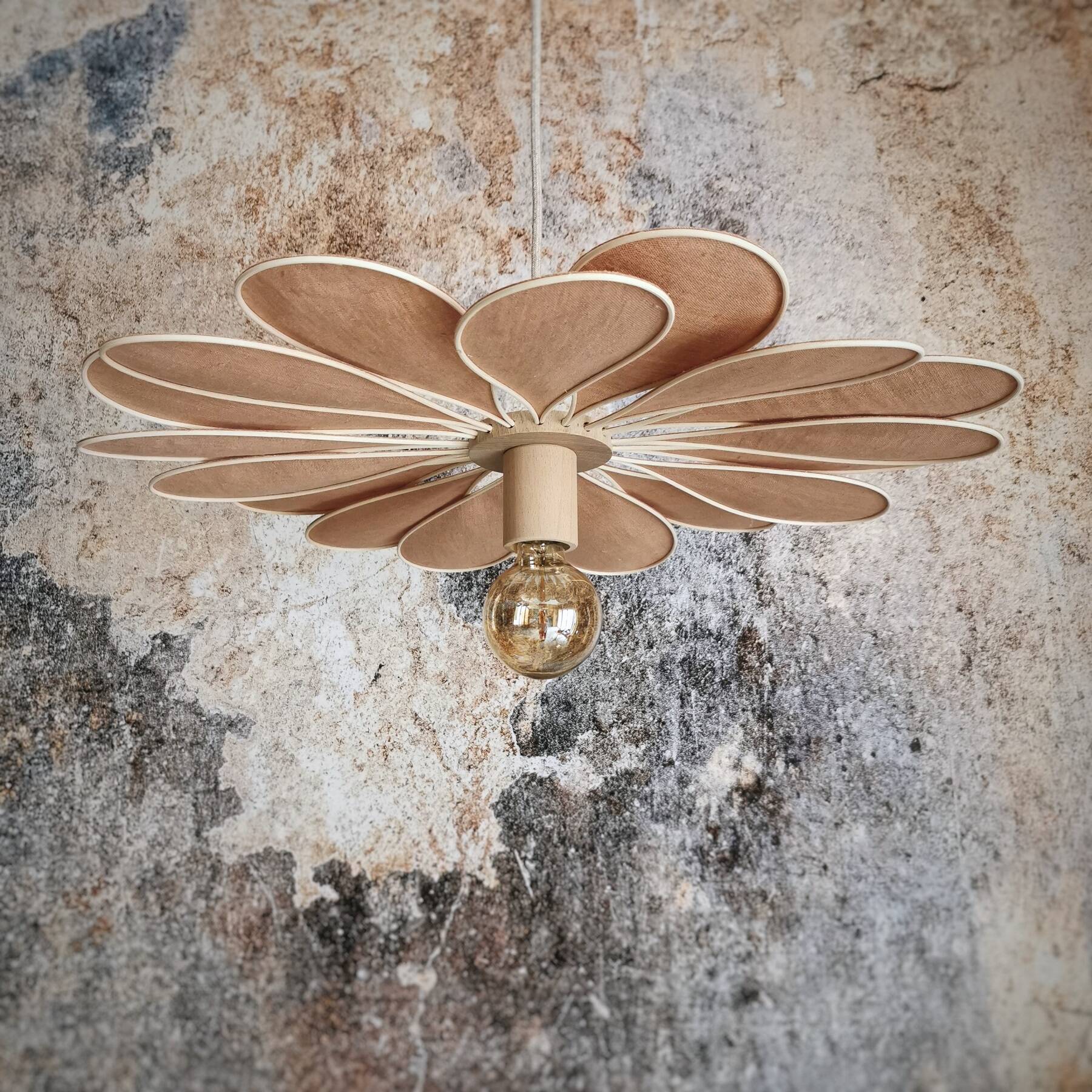 18-petal flower suspension in rattan and nude linen