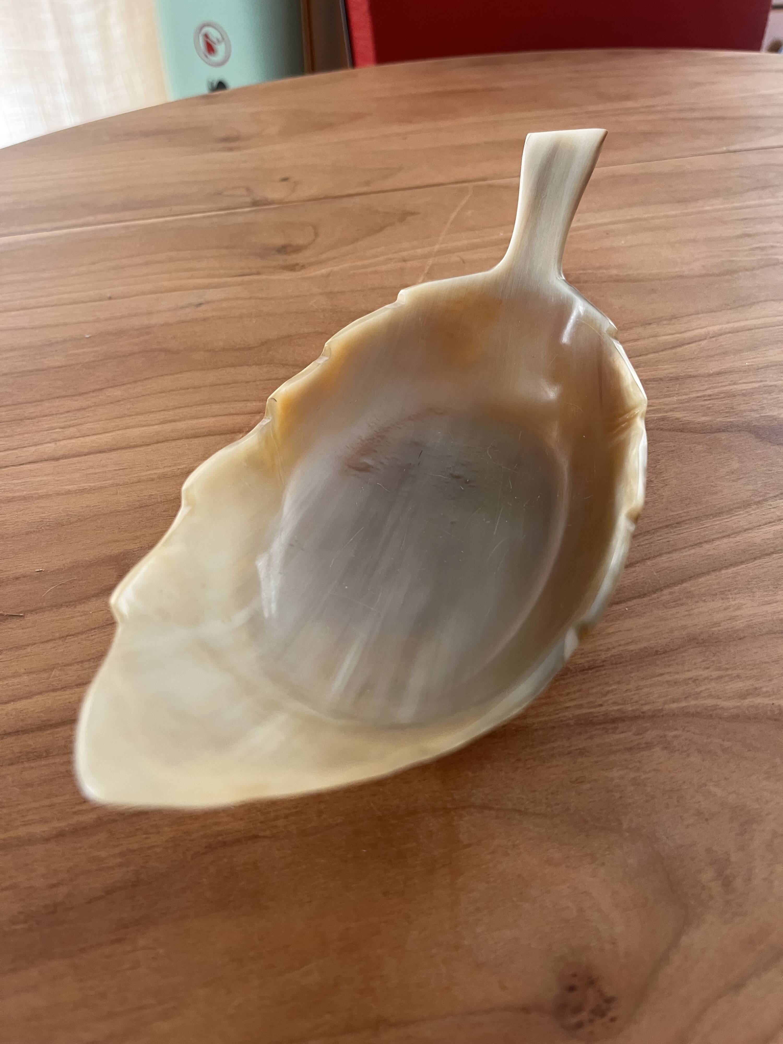 Bakelite pocket emptier