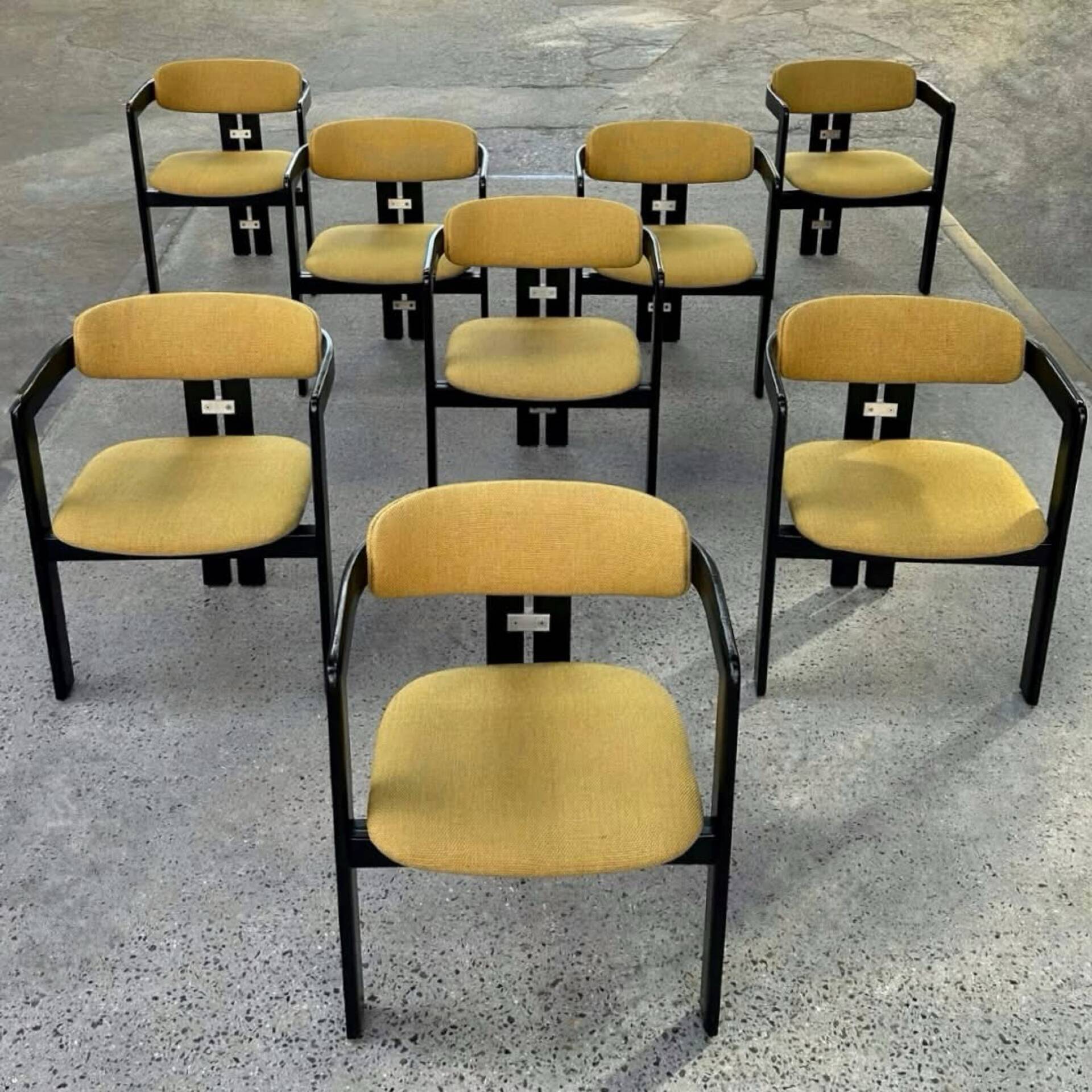 Suite de 8 fauteuils Pamplona, 1960