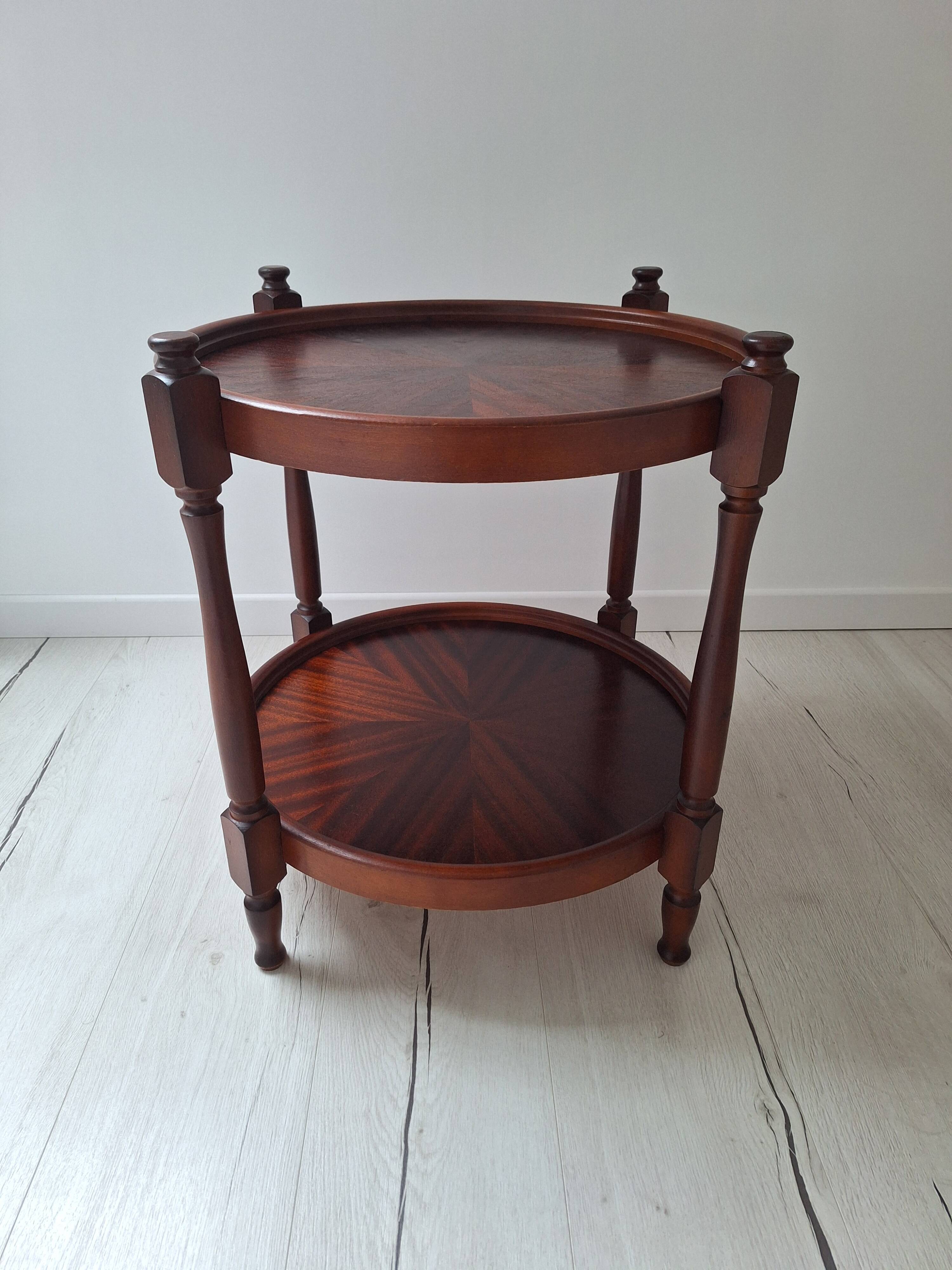 Coffee table / Side table / Round wooden end table