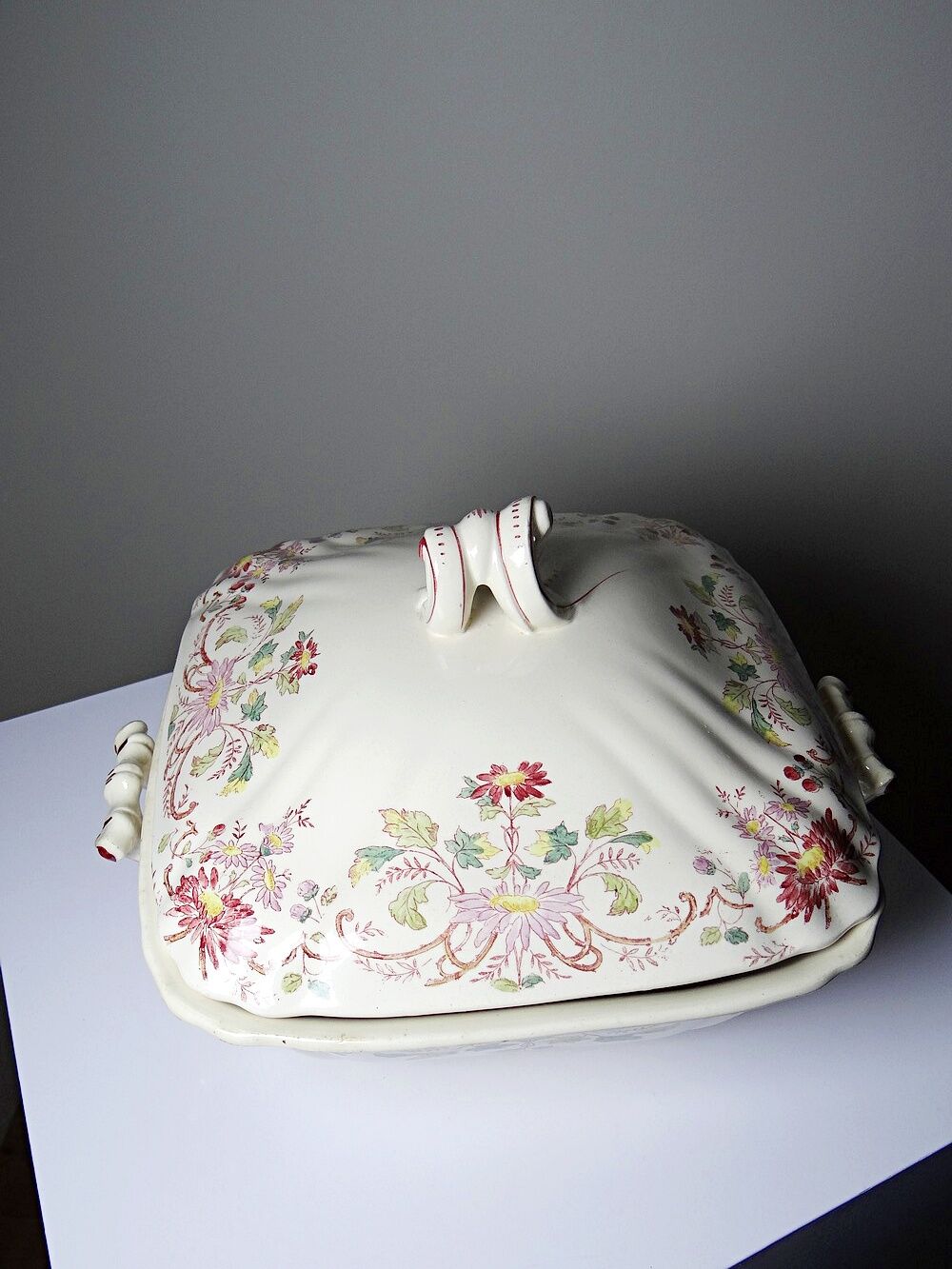 Antique Longchamp soup tureen/vegetable dish with polychrome daisies in ironstone.