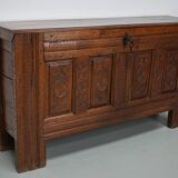 Commode / table d'appoint en chêne sculpté hollandais du milieu du XVIIIe siècle
