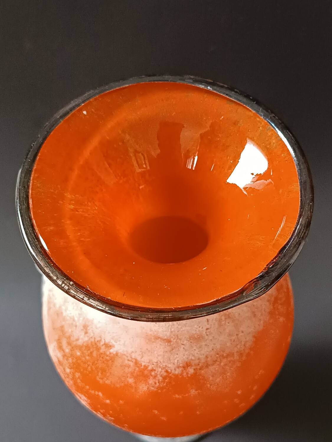 Amphora vase in scavo glass paste