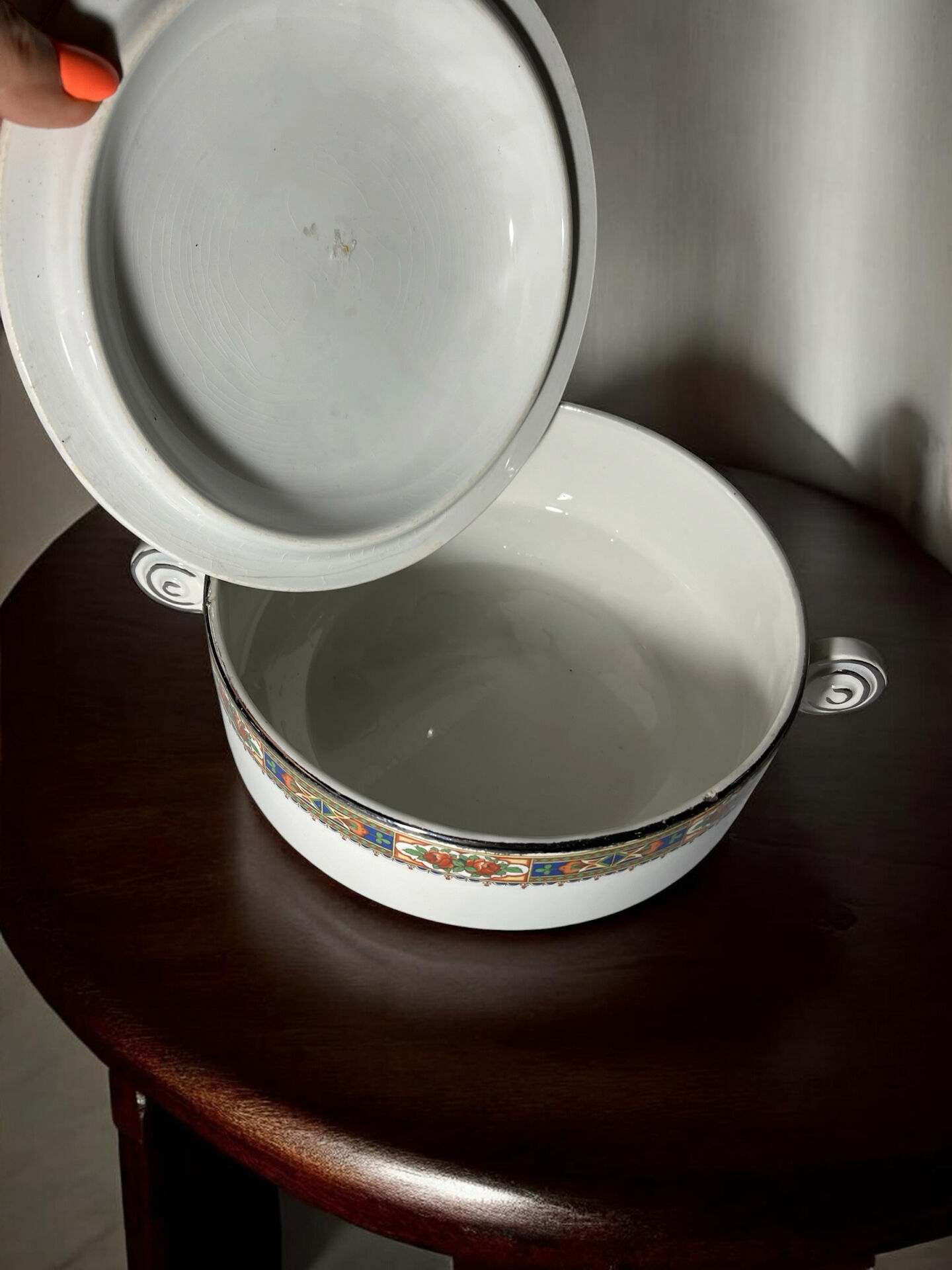 Ensemble ancien en faïence d’Onnaing – légumier couvert et saucière –