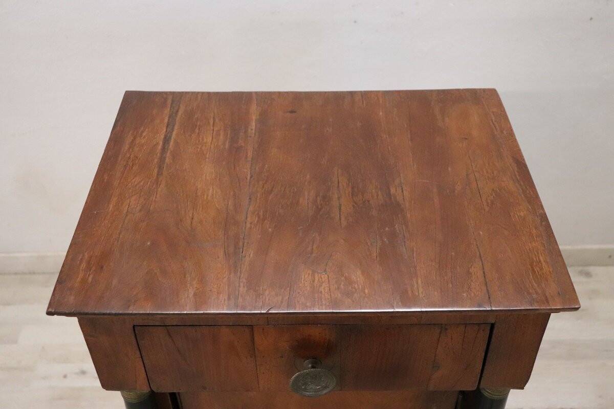 Antique nightstand in walnut, Italy early 19th century