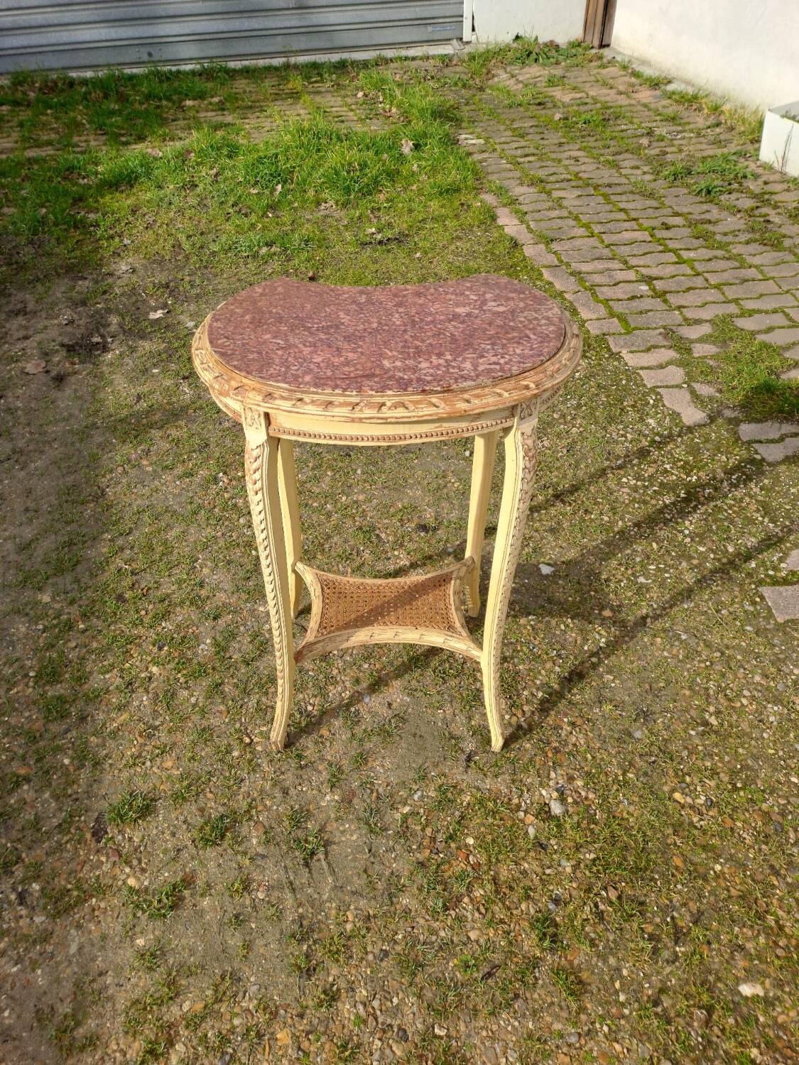 Patinated pedestal table in the transitional style of the 1900s with a marble top. Dimensions