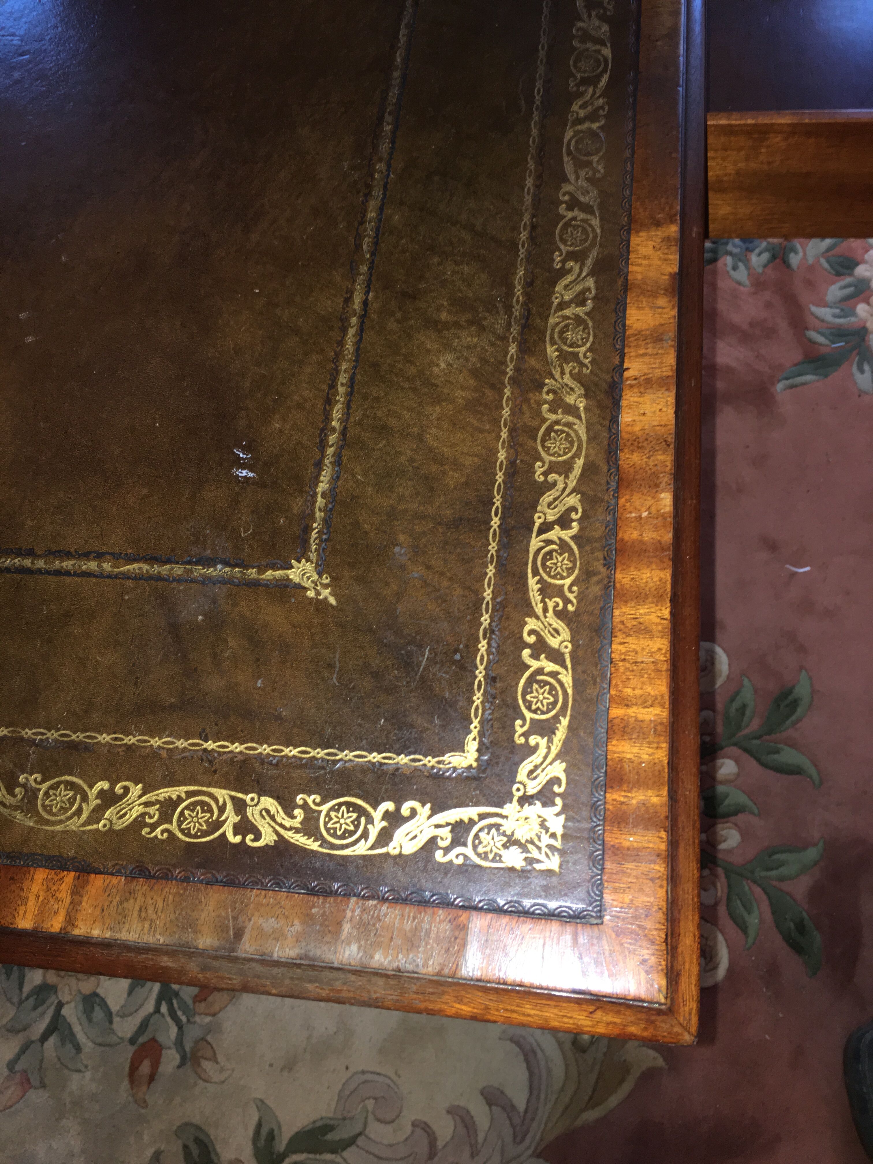 Double-sided desk