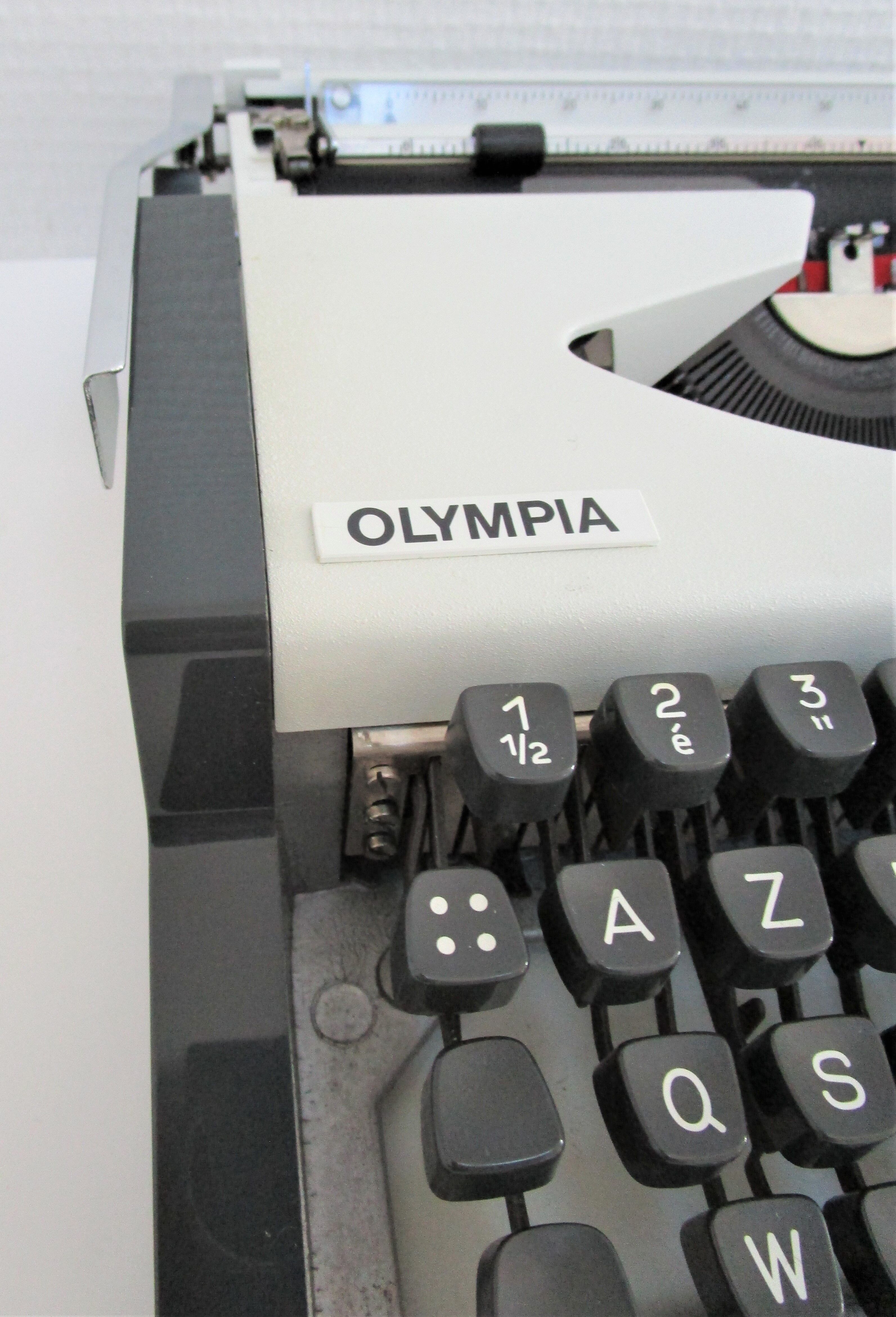 Olympia traveller typewriter luxury 70s