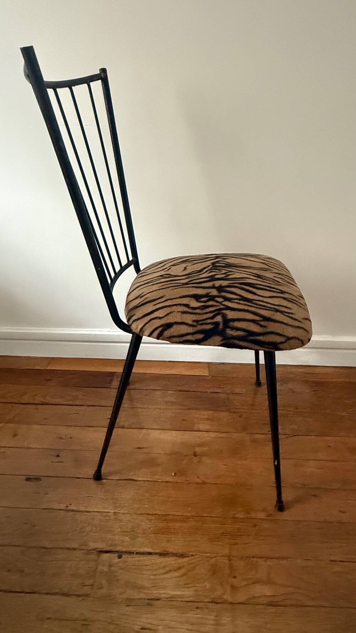 Set of 4 iron chairs