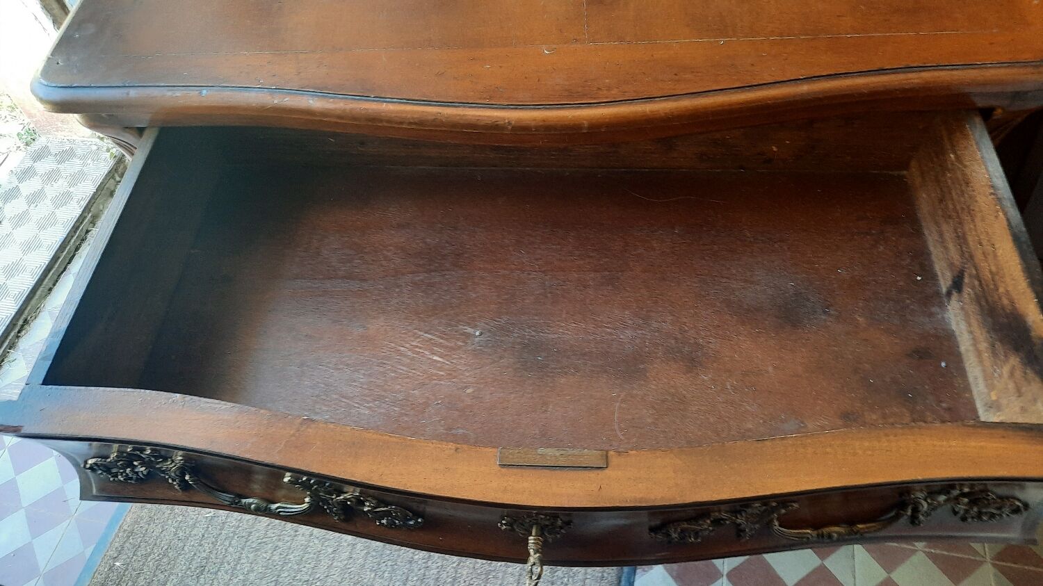 Bordeaux-style chest of drawers