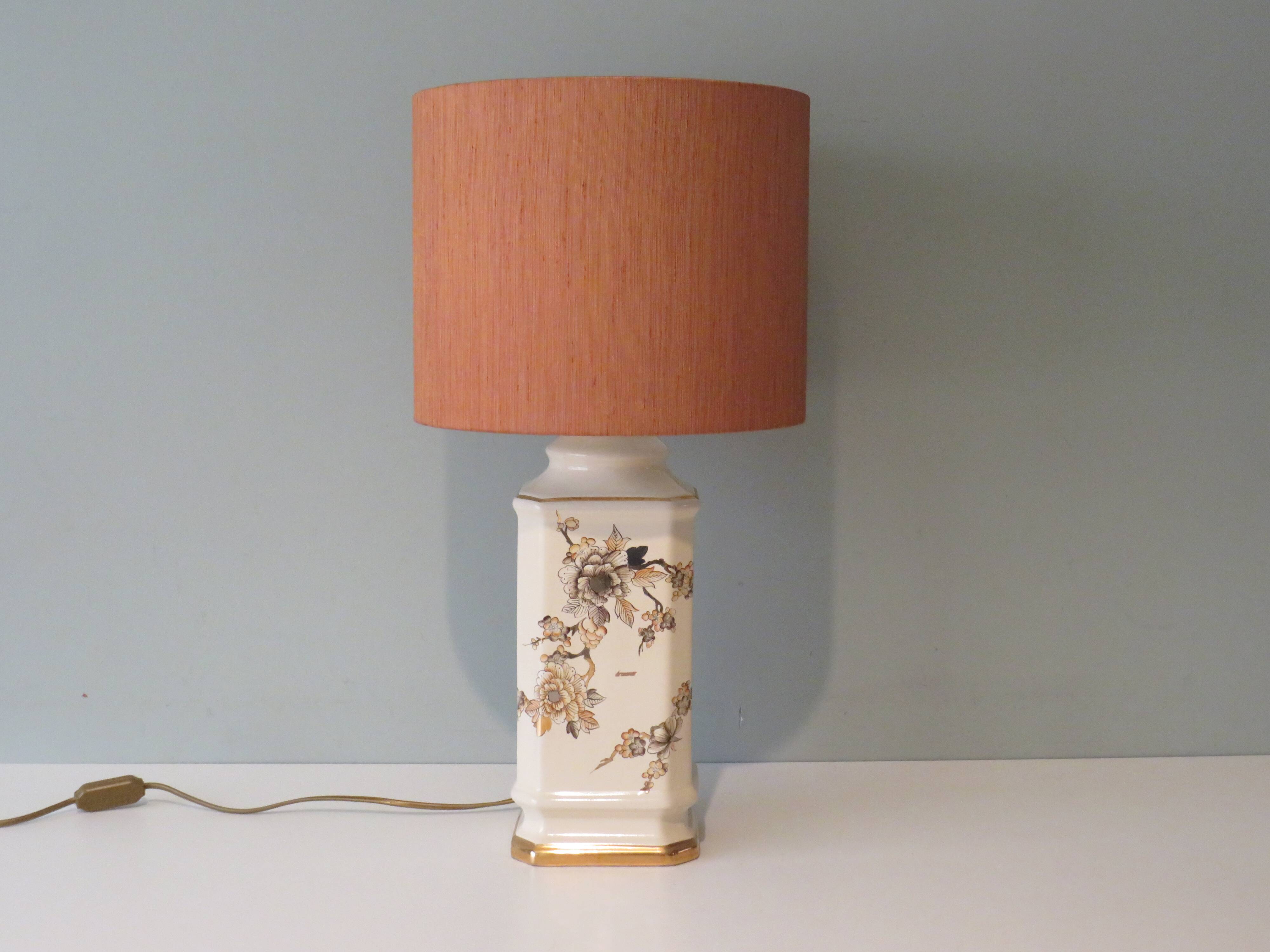 Lampe à poser en céramique émaillée couleur crème Louis Drimmer  avec nouvel abat-jour.