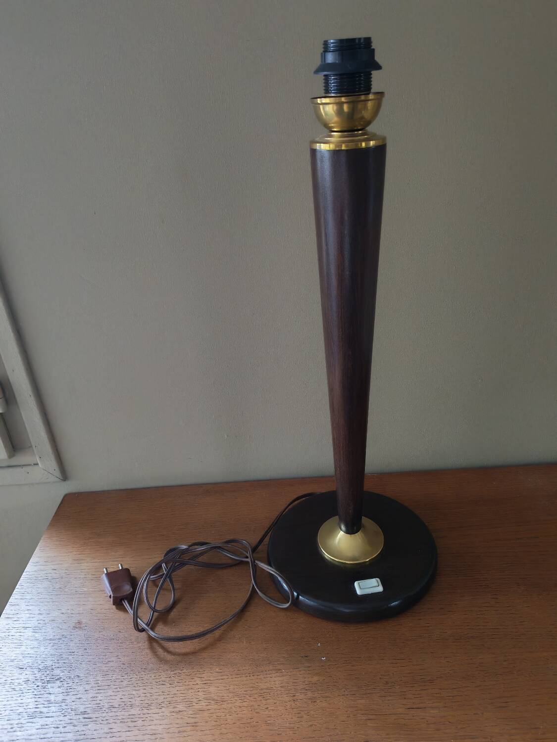 Vintage style Mazda lamp base