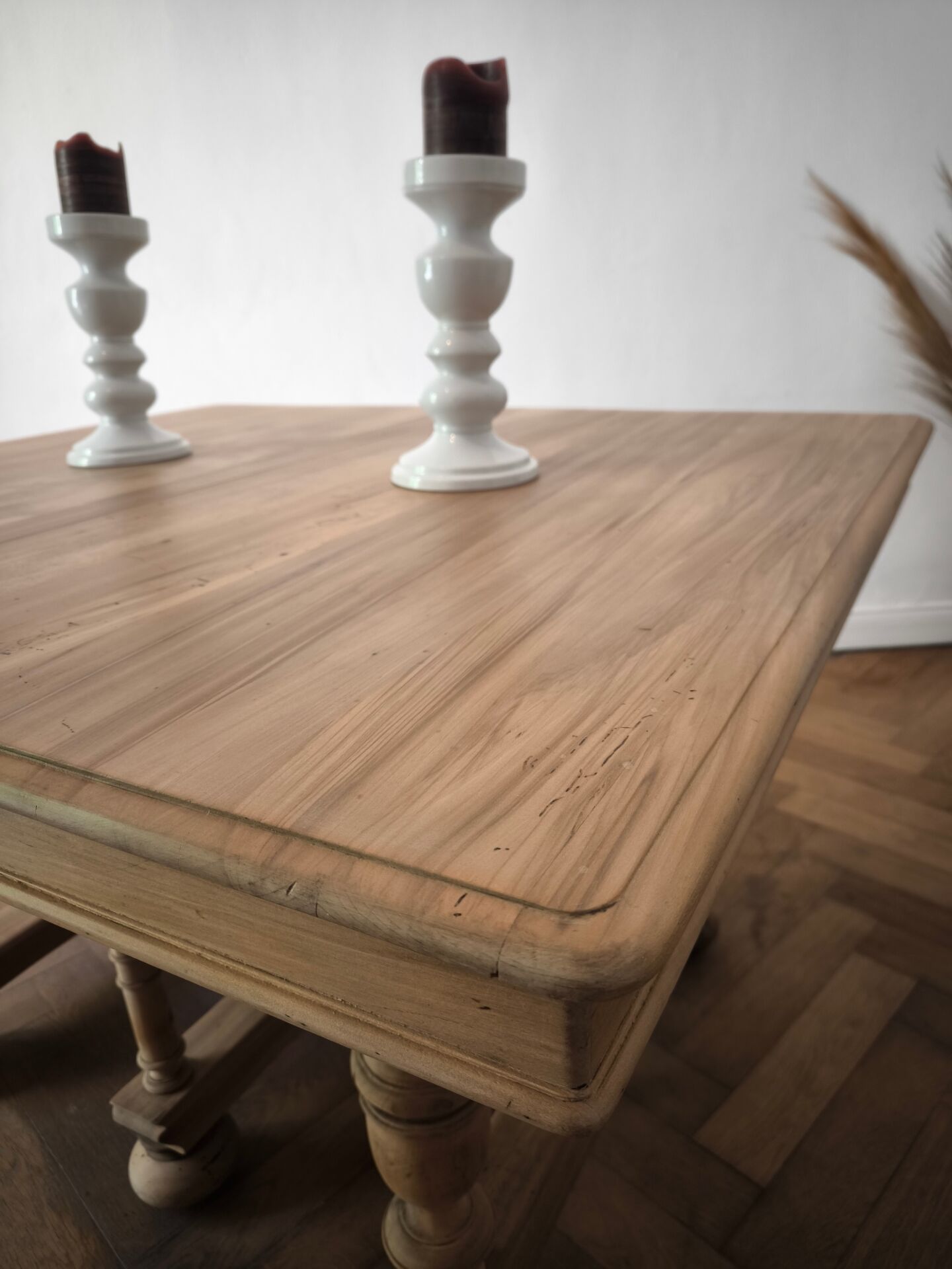 Henri II mid-table in solid walnut – Custom finish
