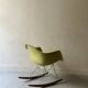 Fauteuil rocking chair design Eames Plastic Armchair RE RAR, edition Vitra