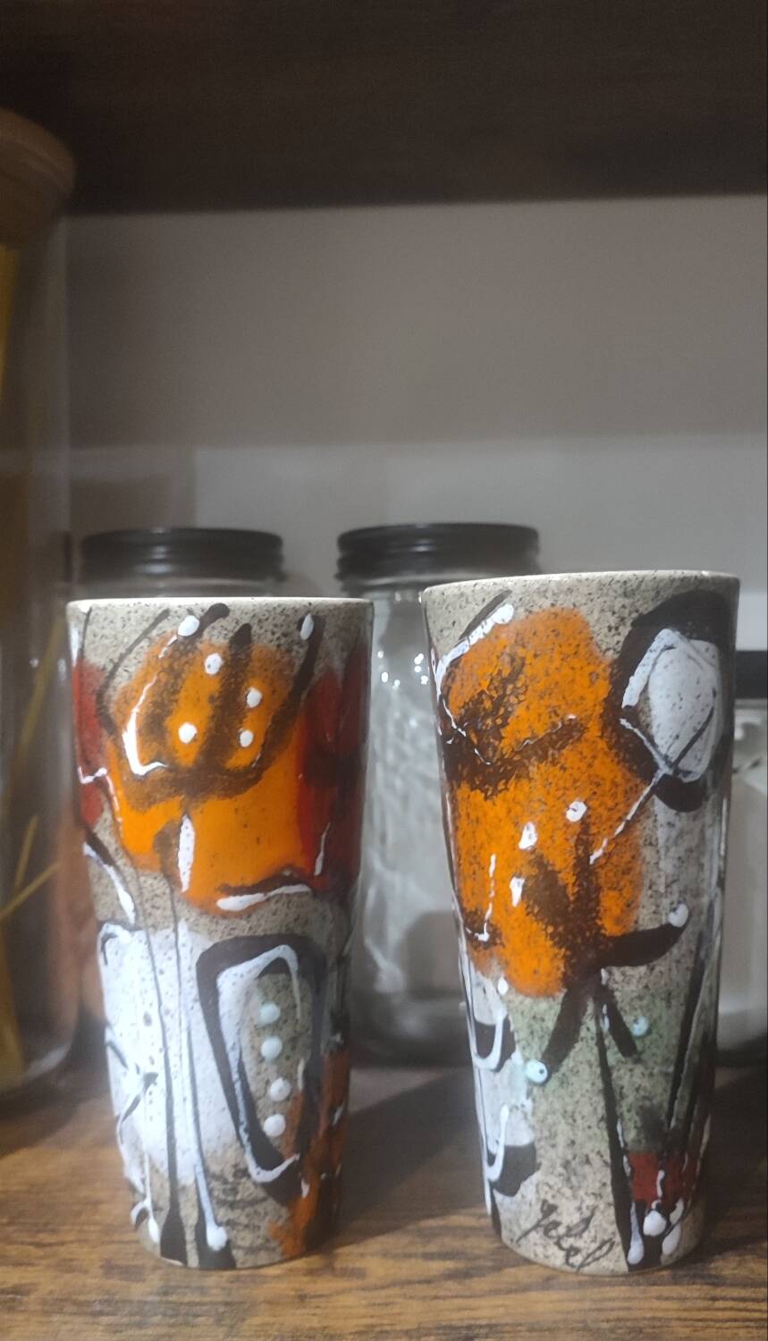Paire de mugs en céramique vintage signés numérotés