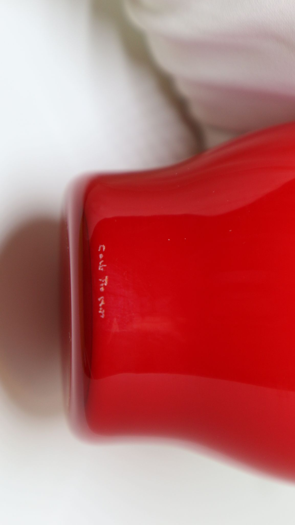 Red Murano glass vase in white shirt ( incamiciato ) , Made in Italy Moretti