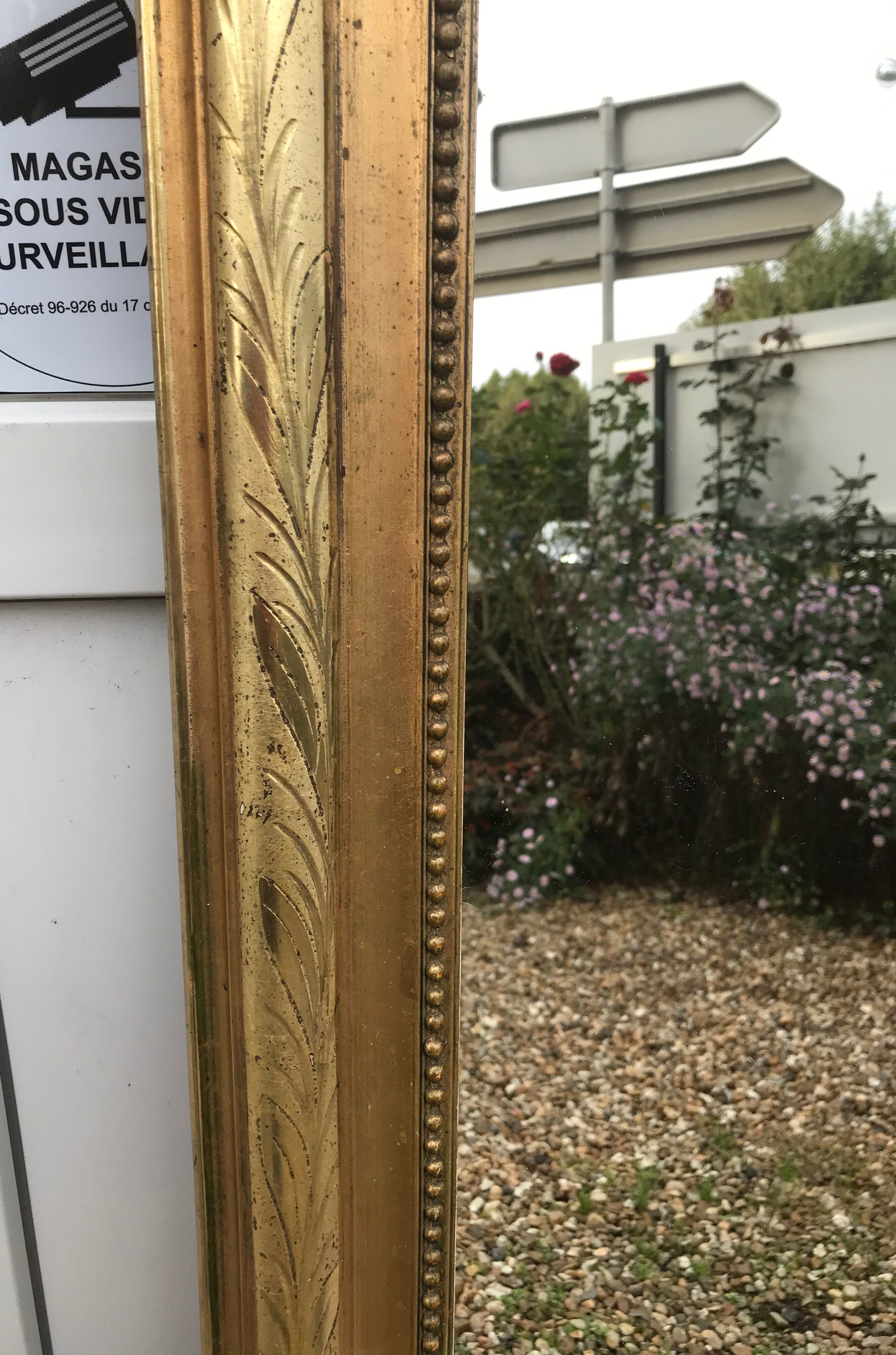 Mirror with a golden leaf pediment, 151x90cm