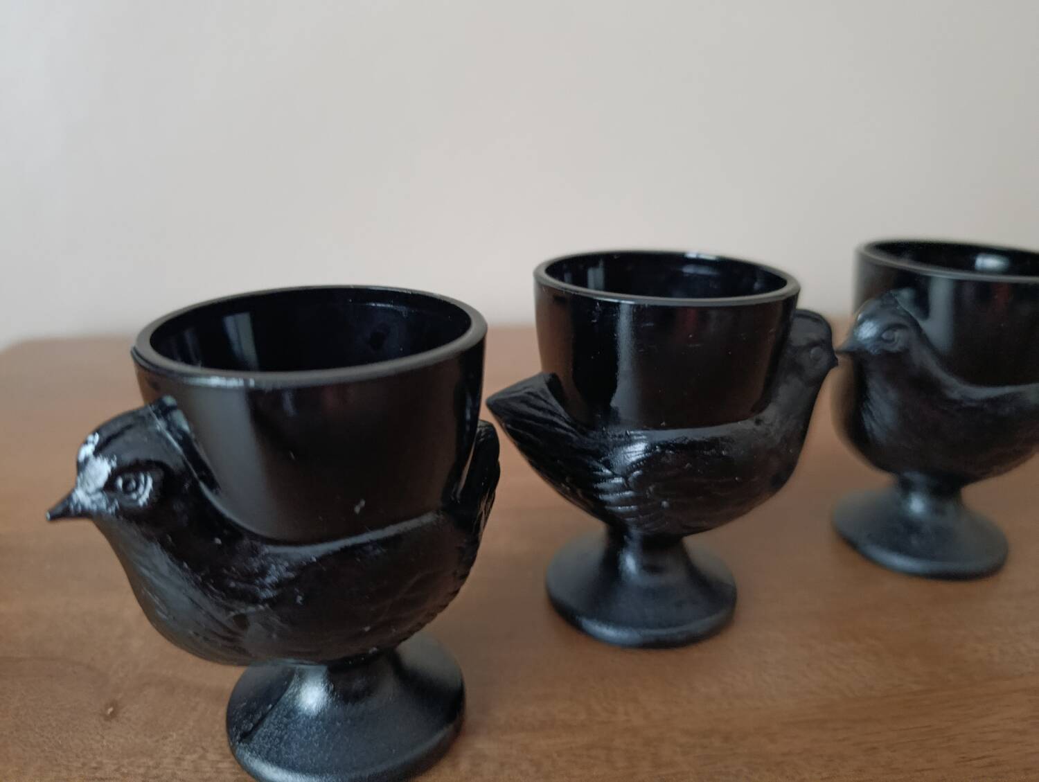 3 egg cups with black opaline glass hens Arcoroc 1980
