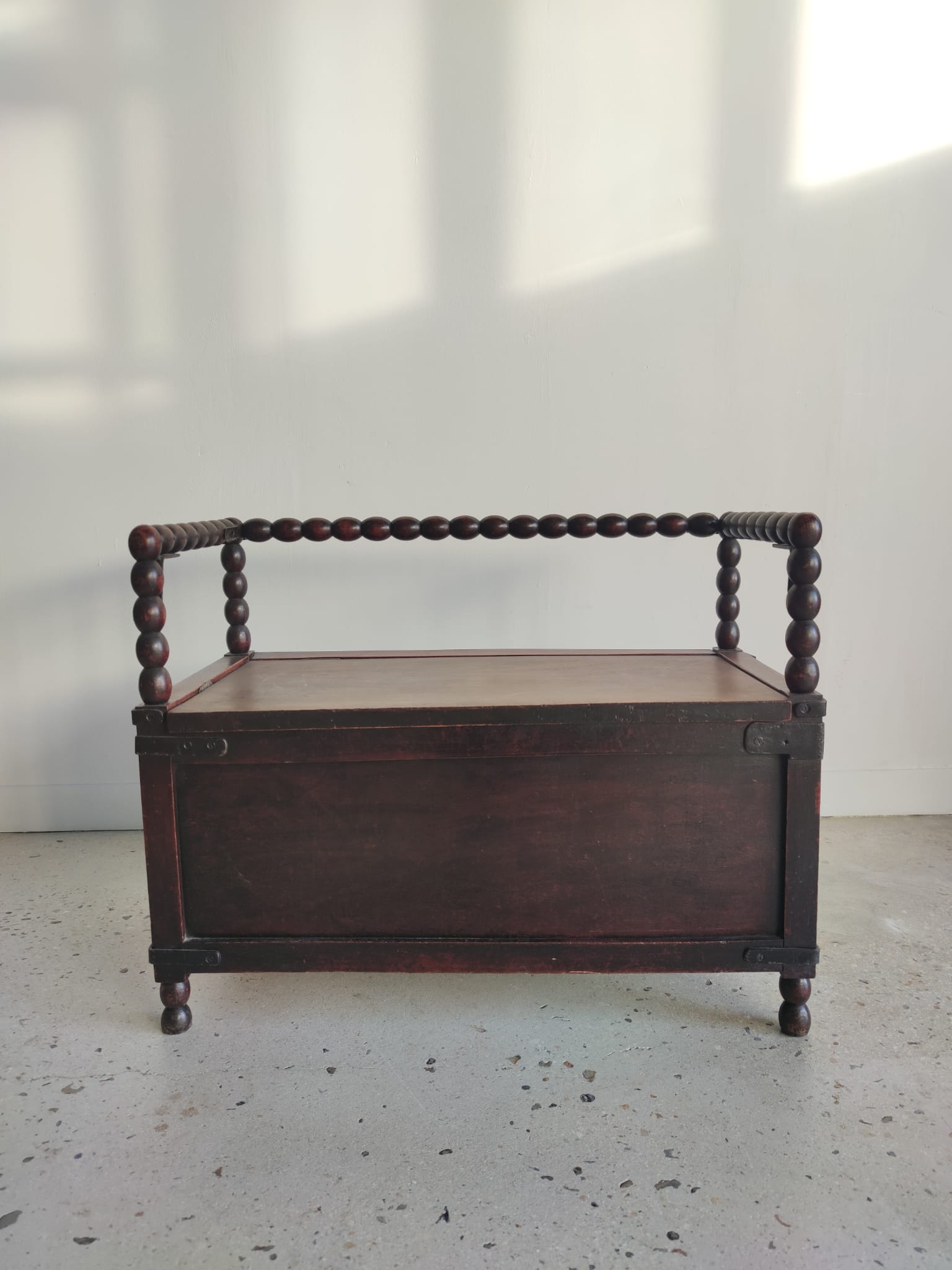 Natural wood chest forming a bench, ringed shoulders
