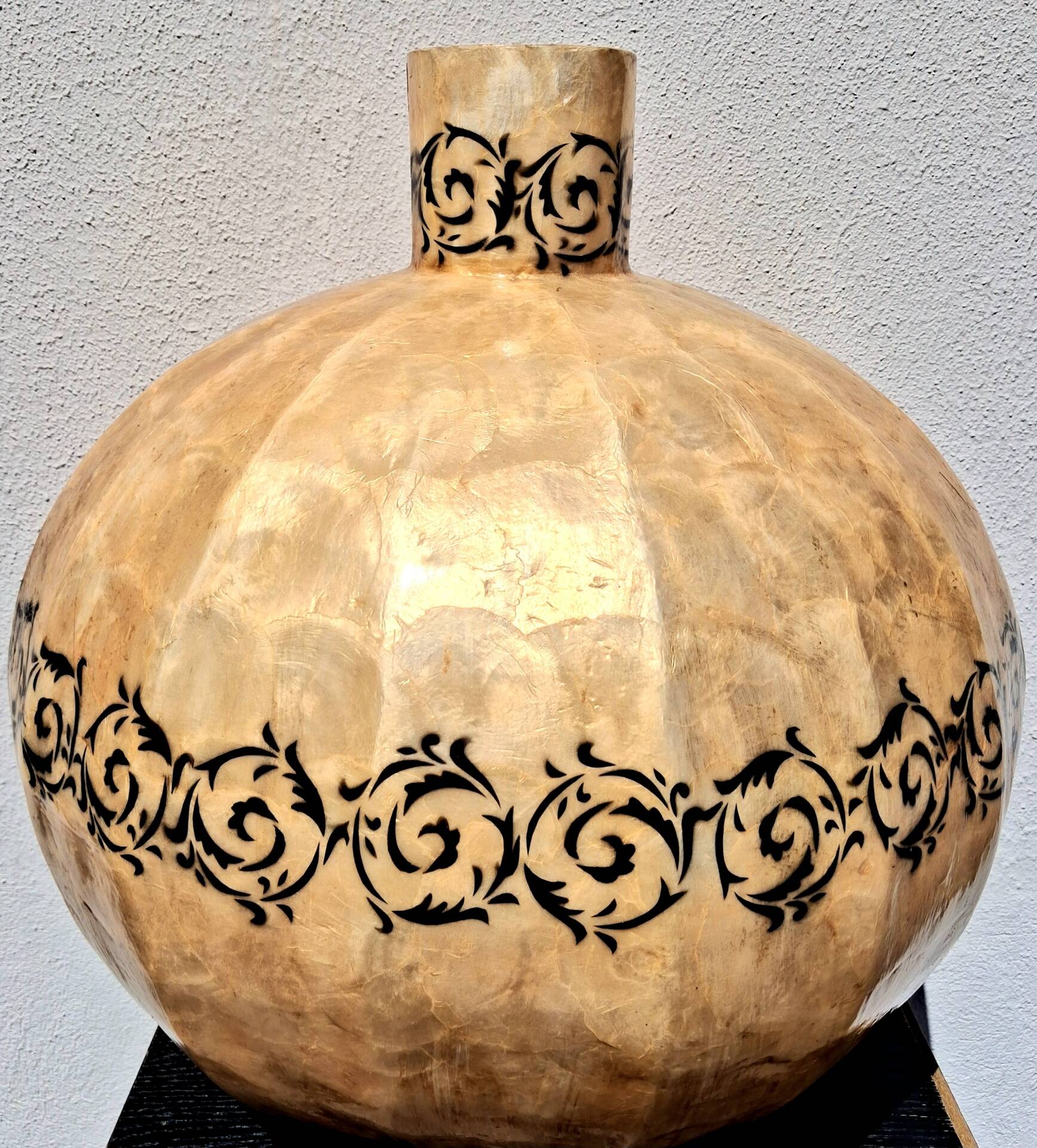 Large mother-of-pearl vase with arabesque decoration, vintage design.