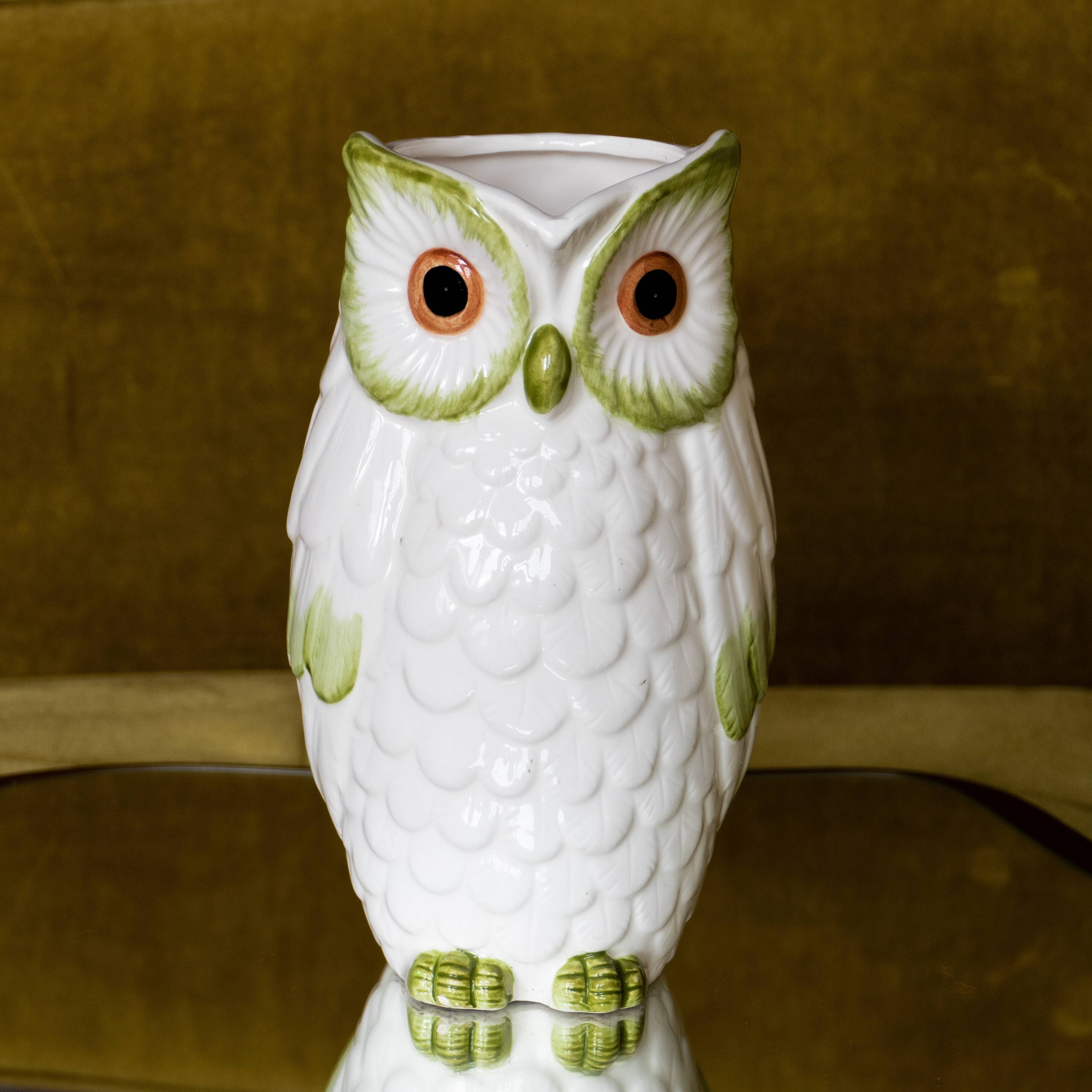 Pretty old decanter in owl / owl slurry