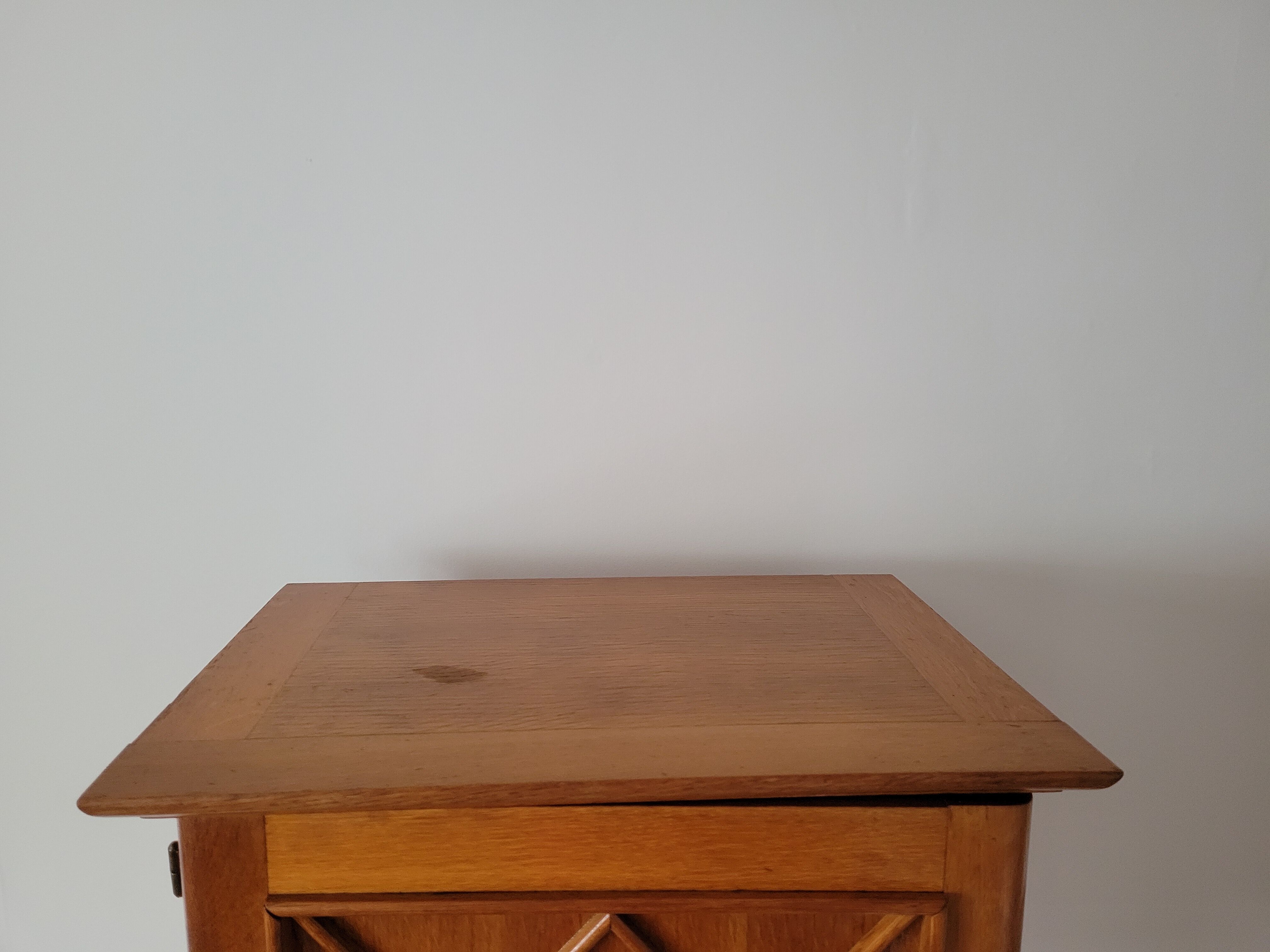 Bedside table compass legs