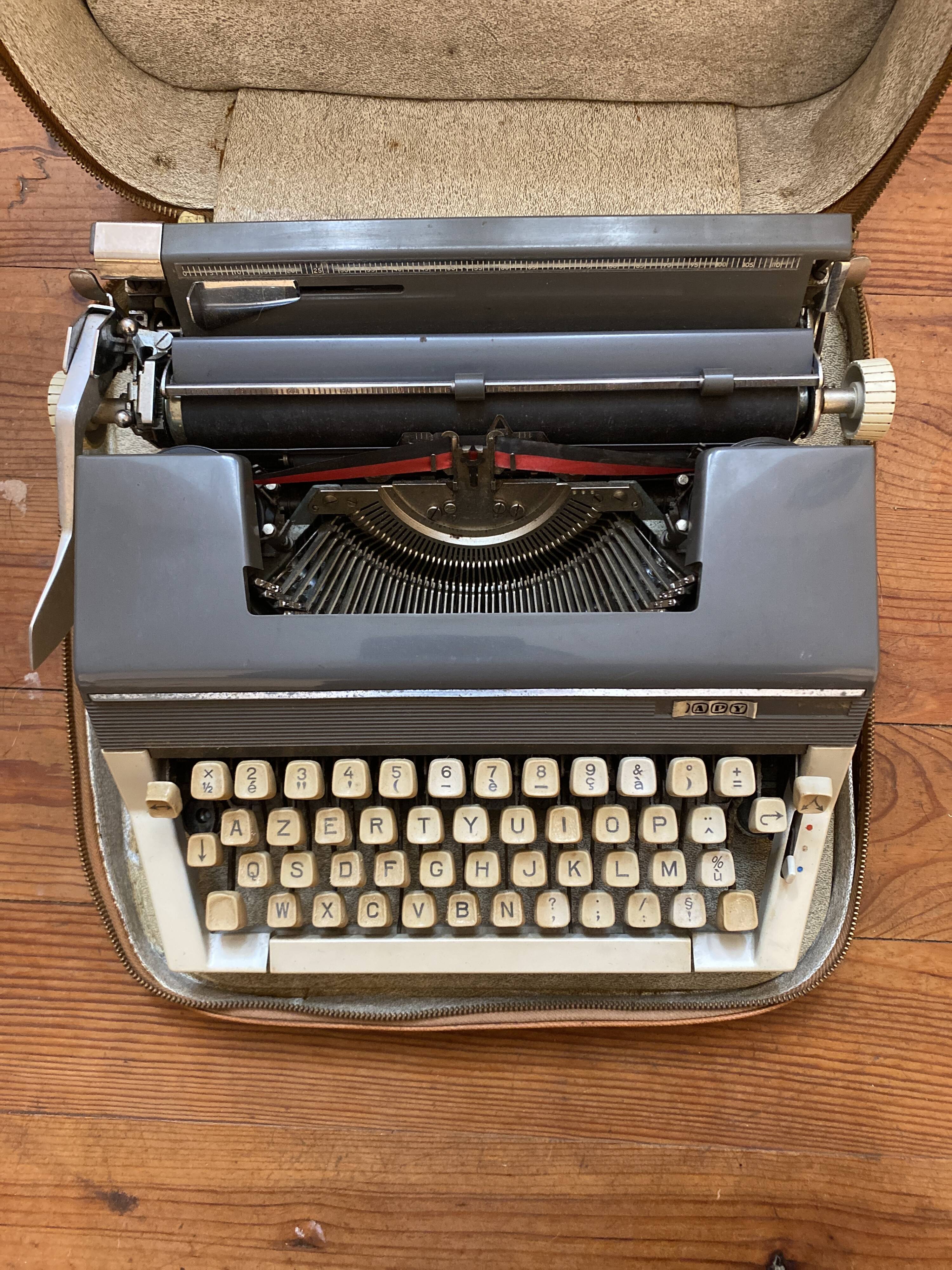 Portable typewriter Japy reporter inter