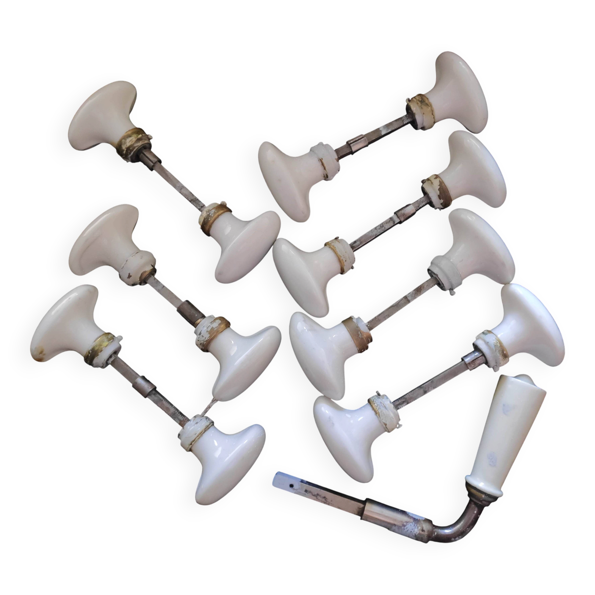 Set of 14 oval handles + 1 porcelain handle