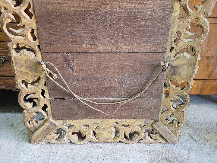 Miroir en bois dore a coquille