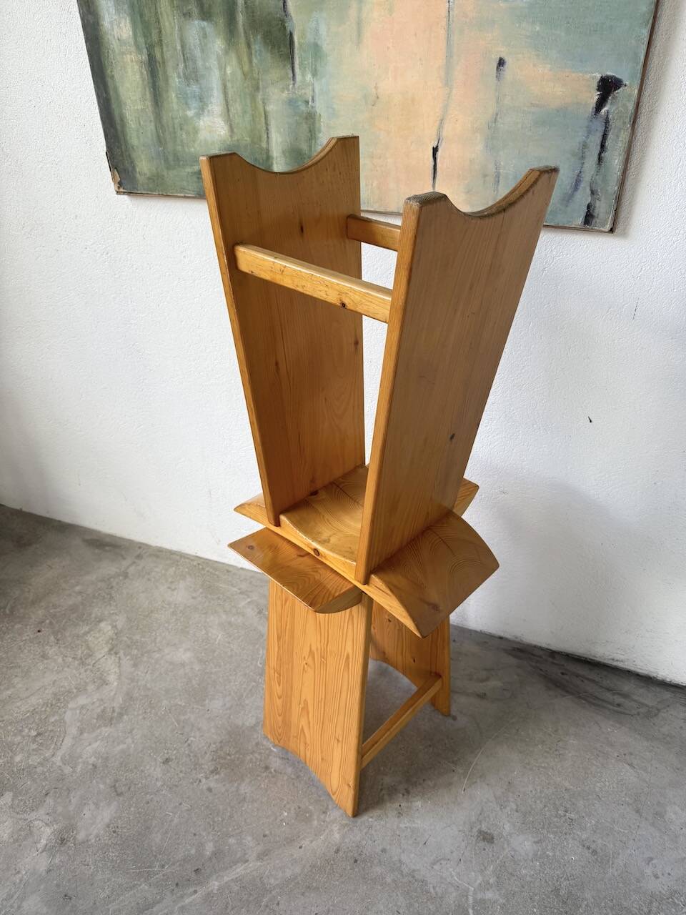 Scandinavian pine stools with Japanese inspiration.