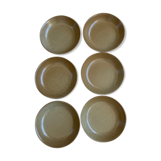 6 vintage plates in sandstone