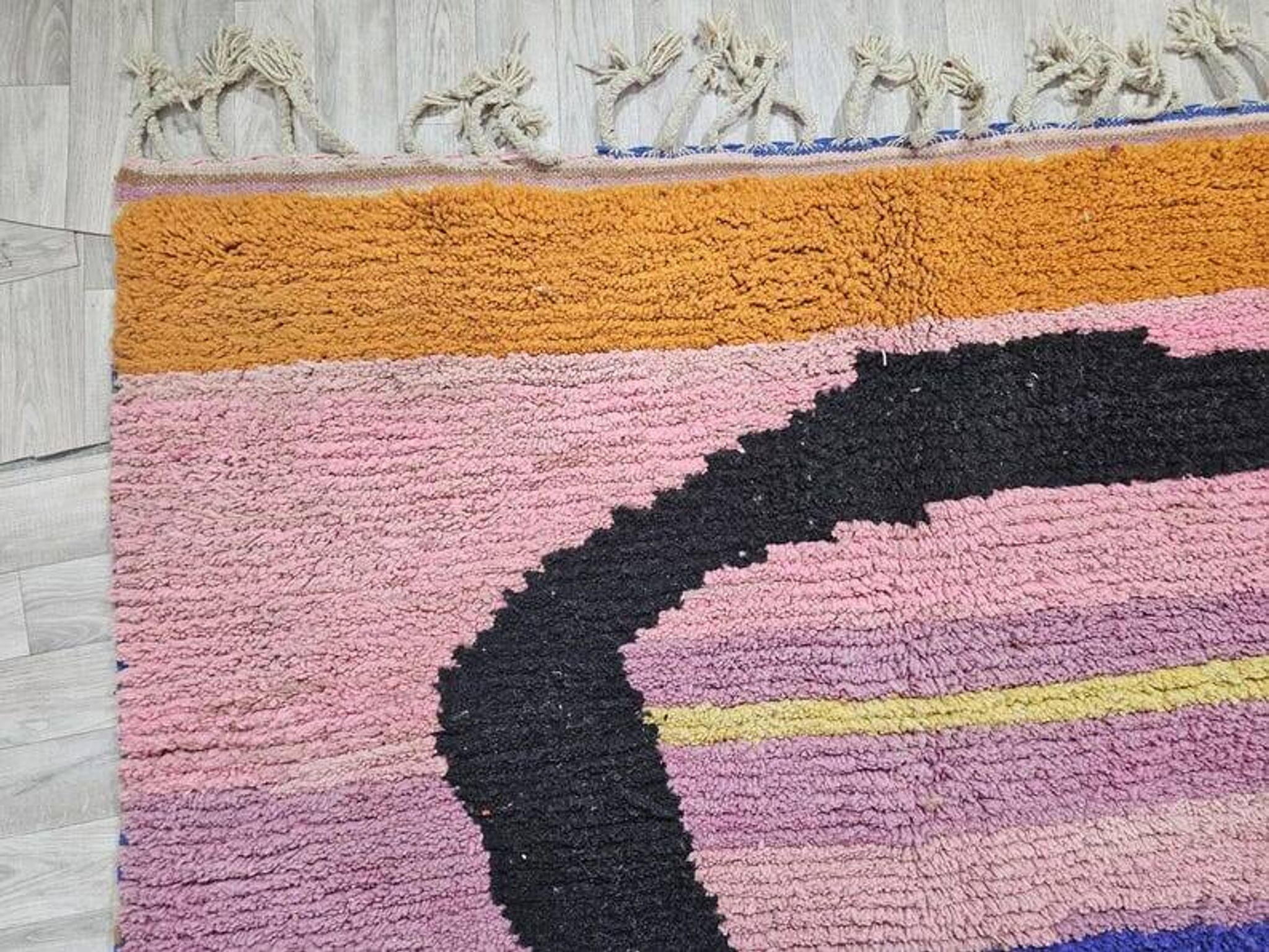 Handmade traditional pure wool rug size 2-3 m