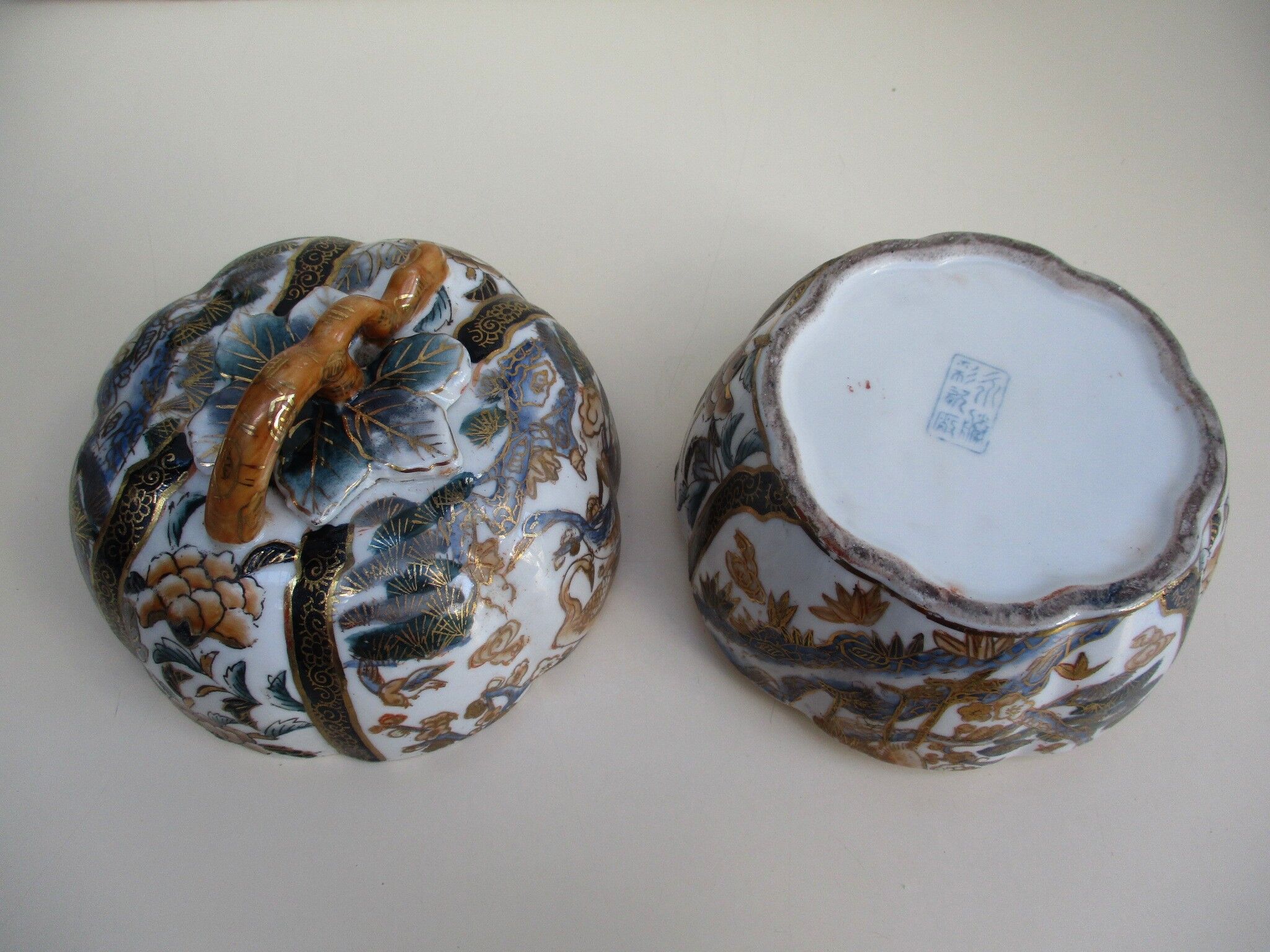Chinese porcelain covered pot