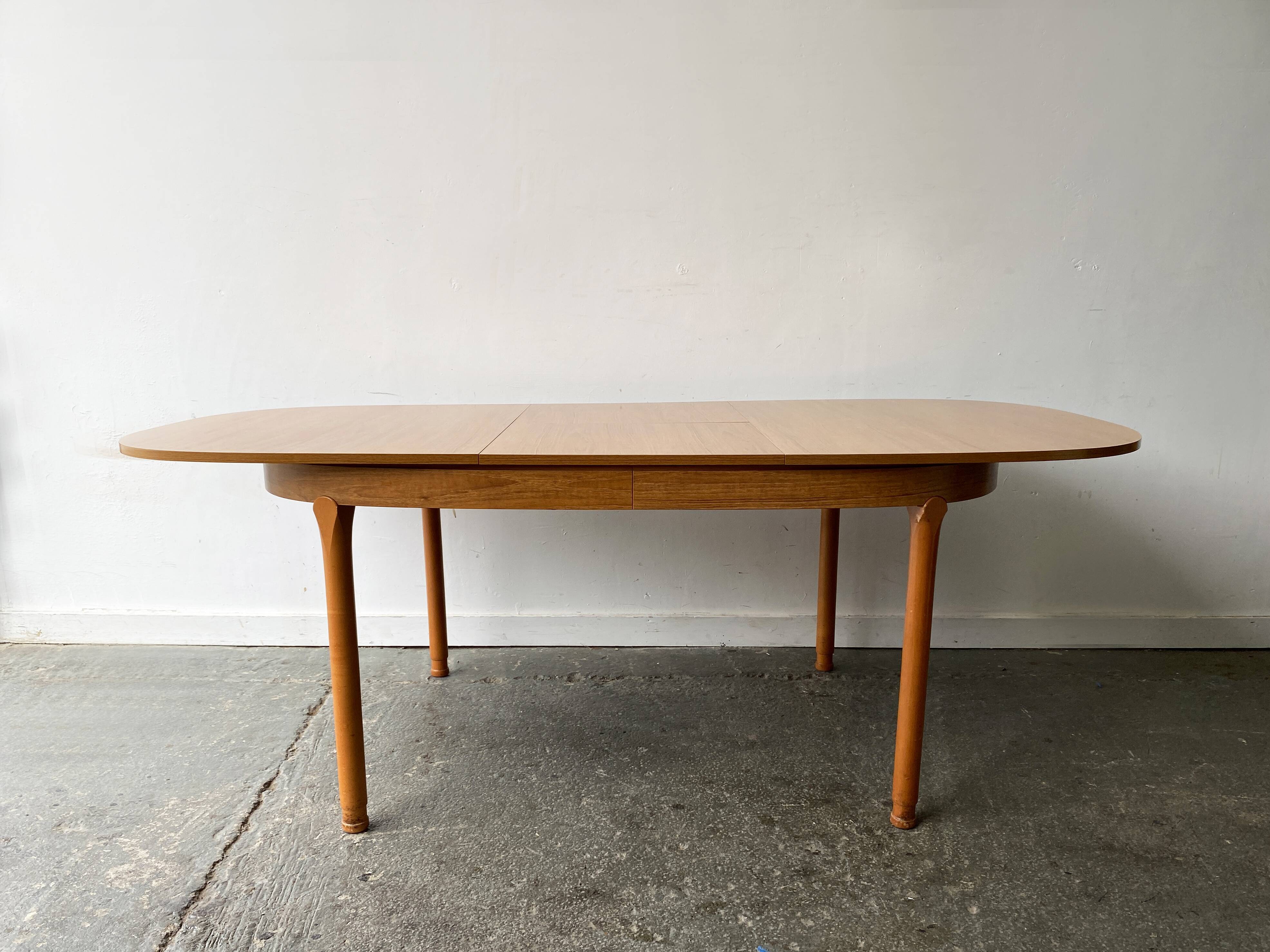 Grande table de salle à manger extensible de style moderne du milieu du siècle, années 1960, par Schreiber