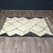 Traditional handmade wool rug, size 1.4/2.6 m.