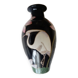 petit vase gris chinois ou japonais avec décor de grue entourée de fleurs de lotus
